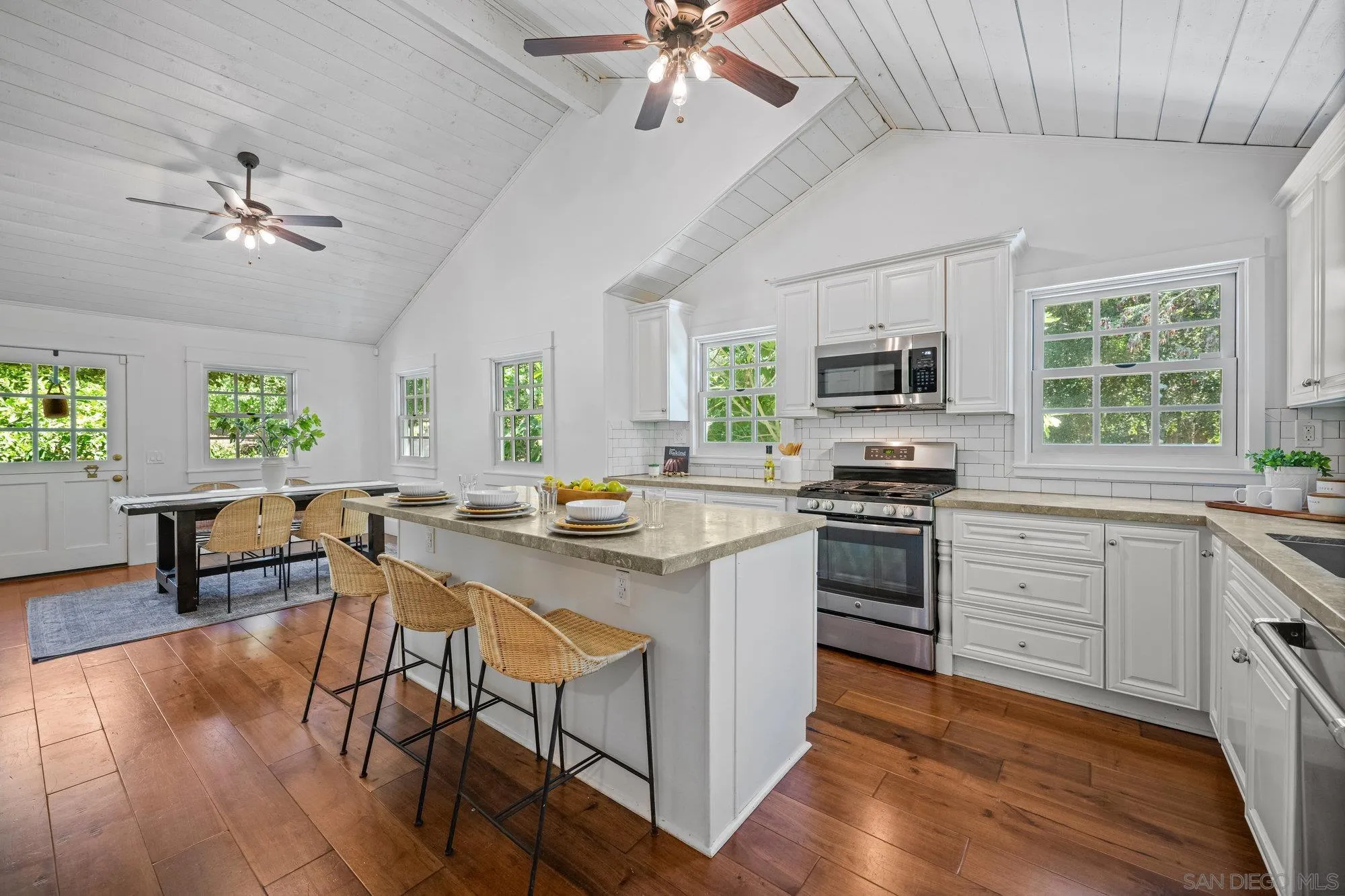 https://cdn.realtyfeed.com/cdn/127/250032783/8d921dae08267915e2af04e8ebae2416.webp