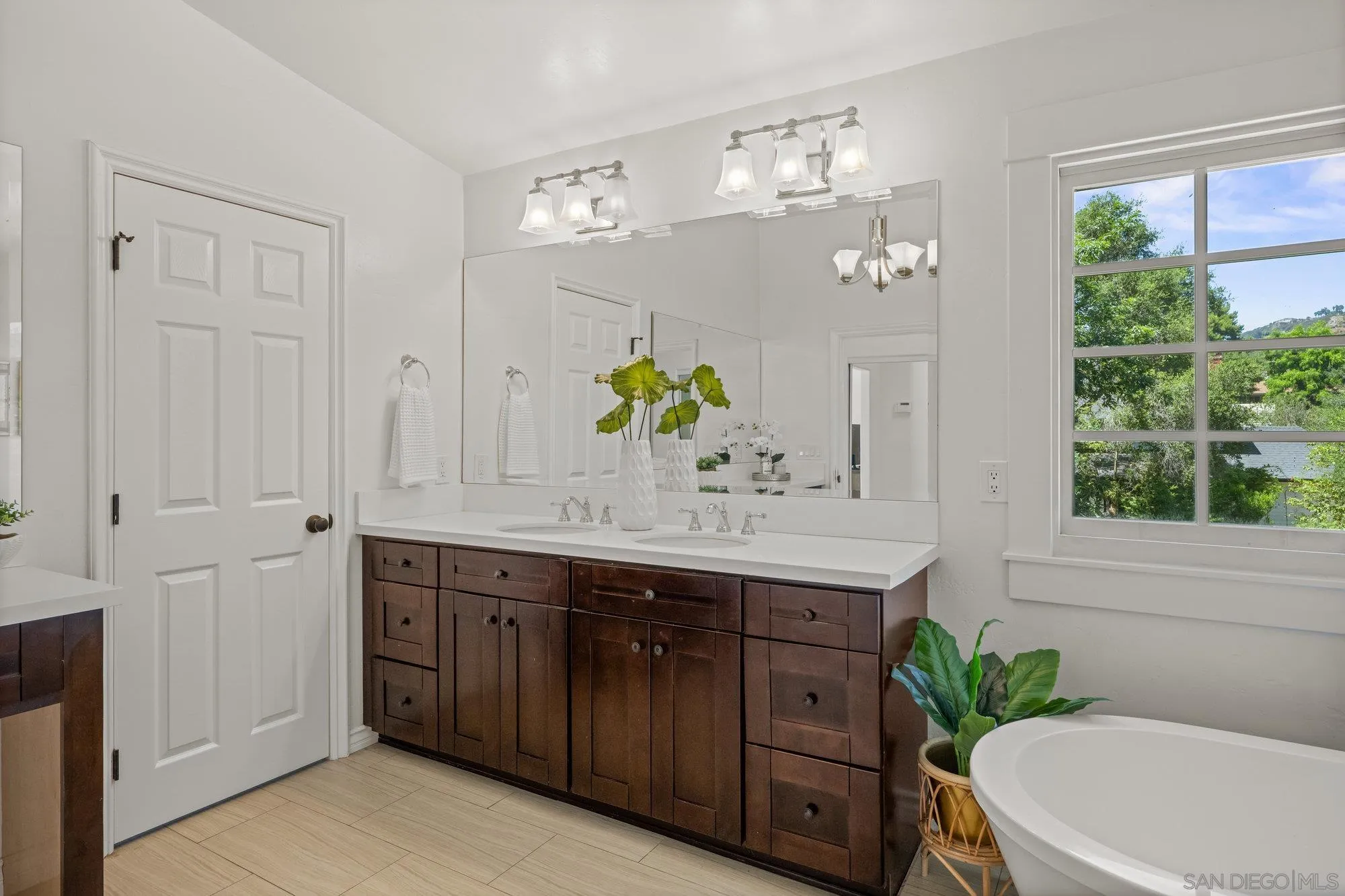 https://cdn.realtyfeed.com/cdn/127/250032783/97658fa52c339051a2a24b20882c6028.webp