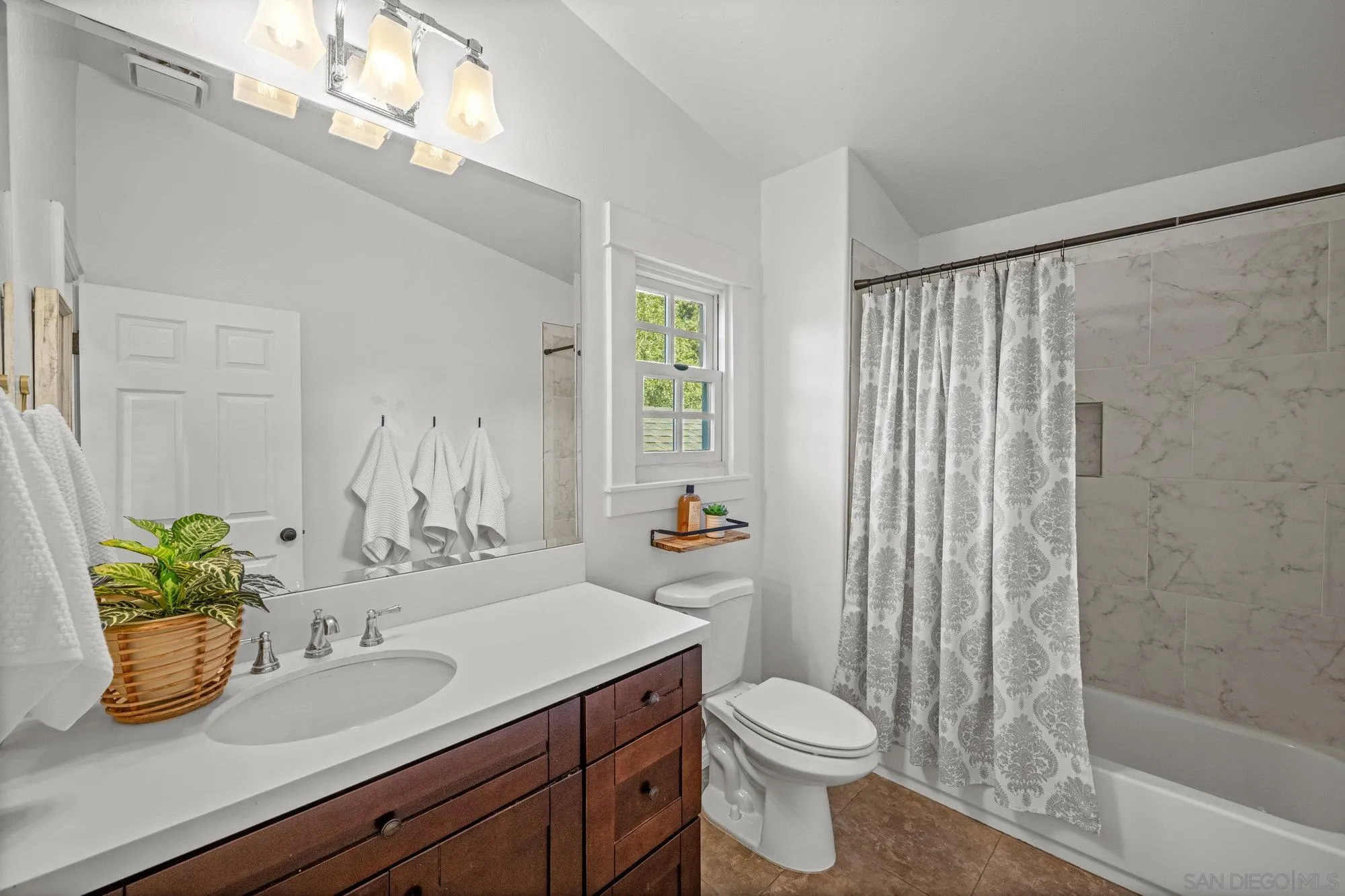 https://cdn.realtyfeed.com/cdn/127/250032783/a57f9fbdcb12d7ac32e5ffcc6109746b.webp