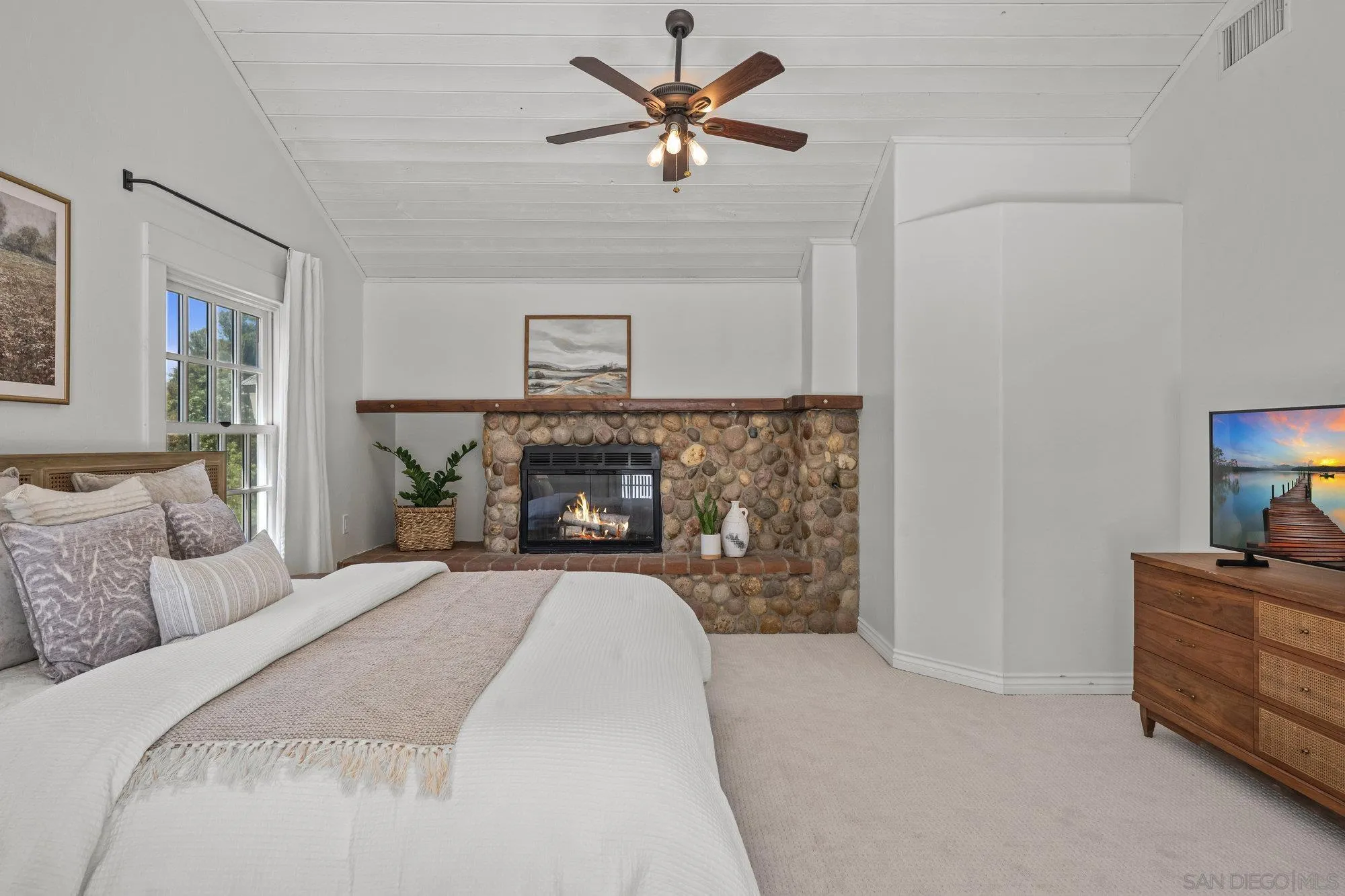 https://cdn.realtyfeed.com/cdn/127/250032783/c301ba551c773dd87c0bfca53a450145.webp