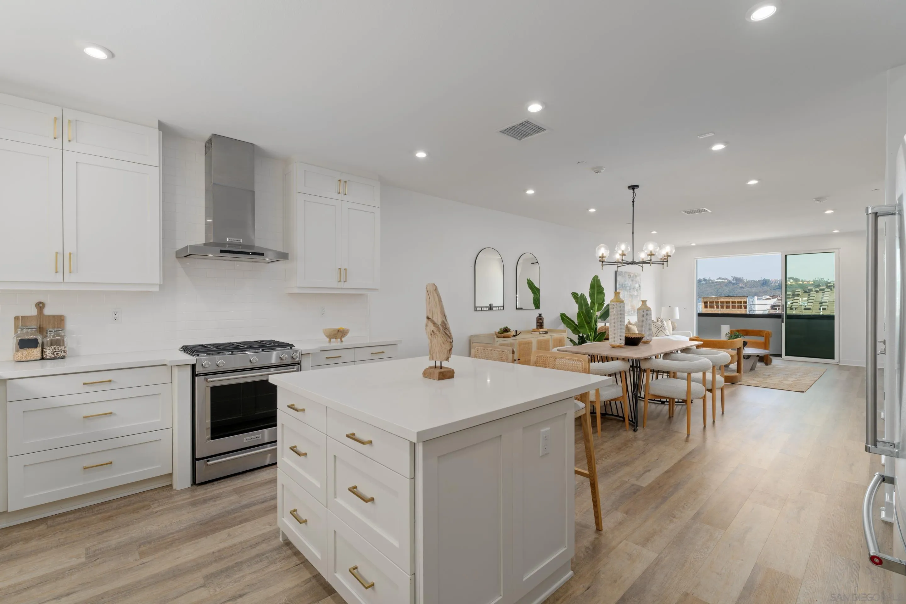 Photo #2: 250032808 Listing 
