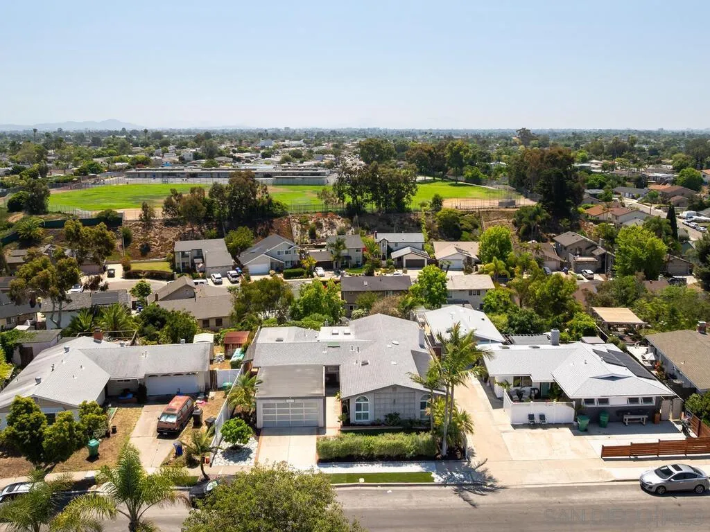https://cdn.realtyfeed.com/cdn/127/250032818/40c56a0dc71a8643a0d25fa82d6e2a24.webp