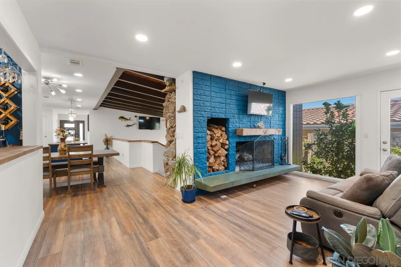 https://cdn.realtyfeed.com/cdn/127/250032827/62af020309d603715f08149e71a573b4.webp