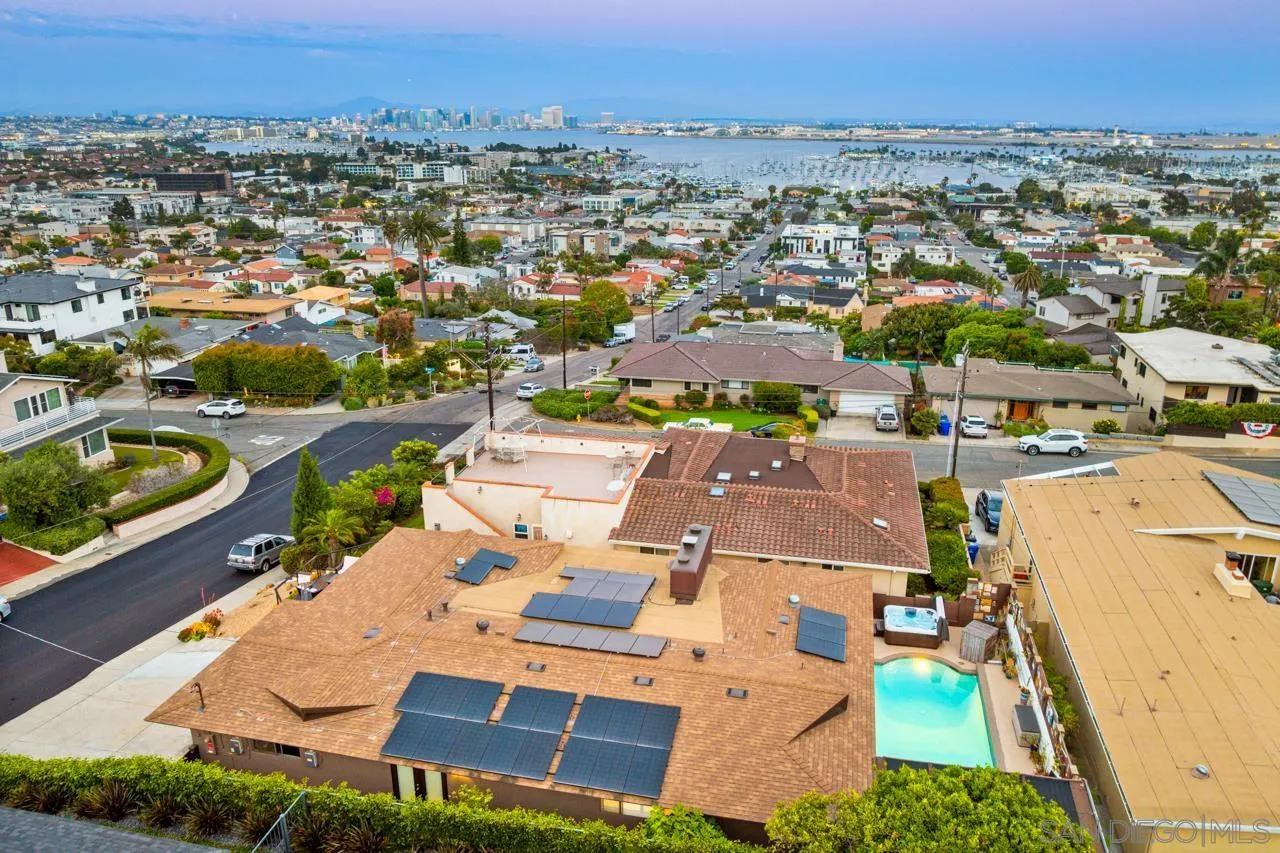 https://cdn.realtyfeed.com/cdn/127/250032827/64eff0324627e6e5a9e435d2cef8ff72.webp