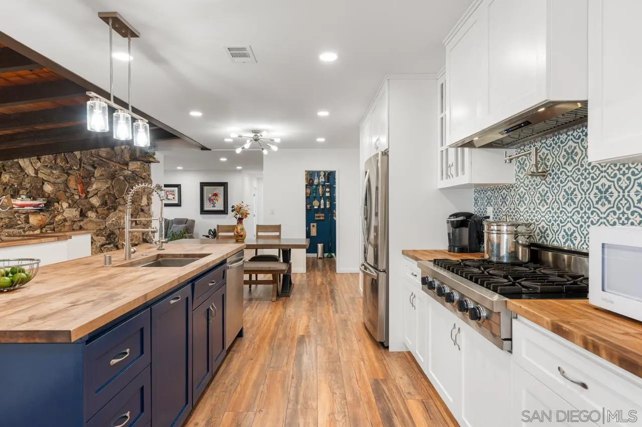 https://cdn.realtyfeed.com/cdn/127/250032827/789ff7ed67ffc90266ce83b15cf50161.webp