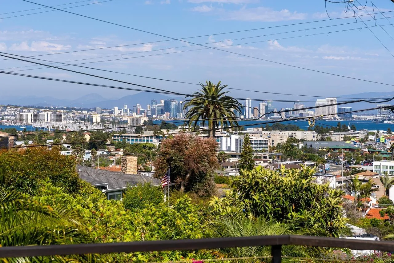 https://cdn.realtyfeed.com/cdn/127/250032827/8e2353aea3090e78d6ce0582168f3718.webp