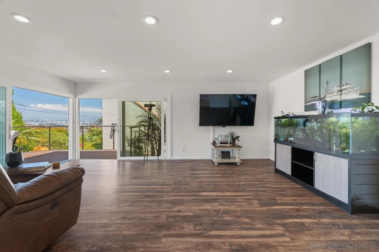 https://cdn.realtyfeed.com/cdn/127/250032827/d8b86c9a63b998a26f5e962c39a5b067.webp