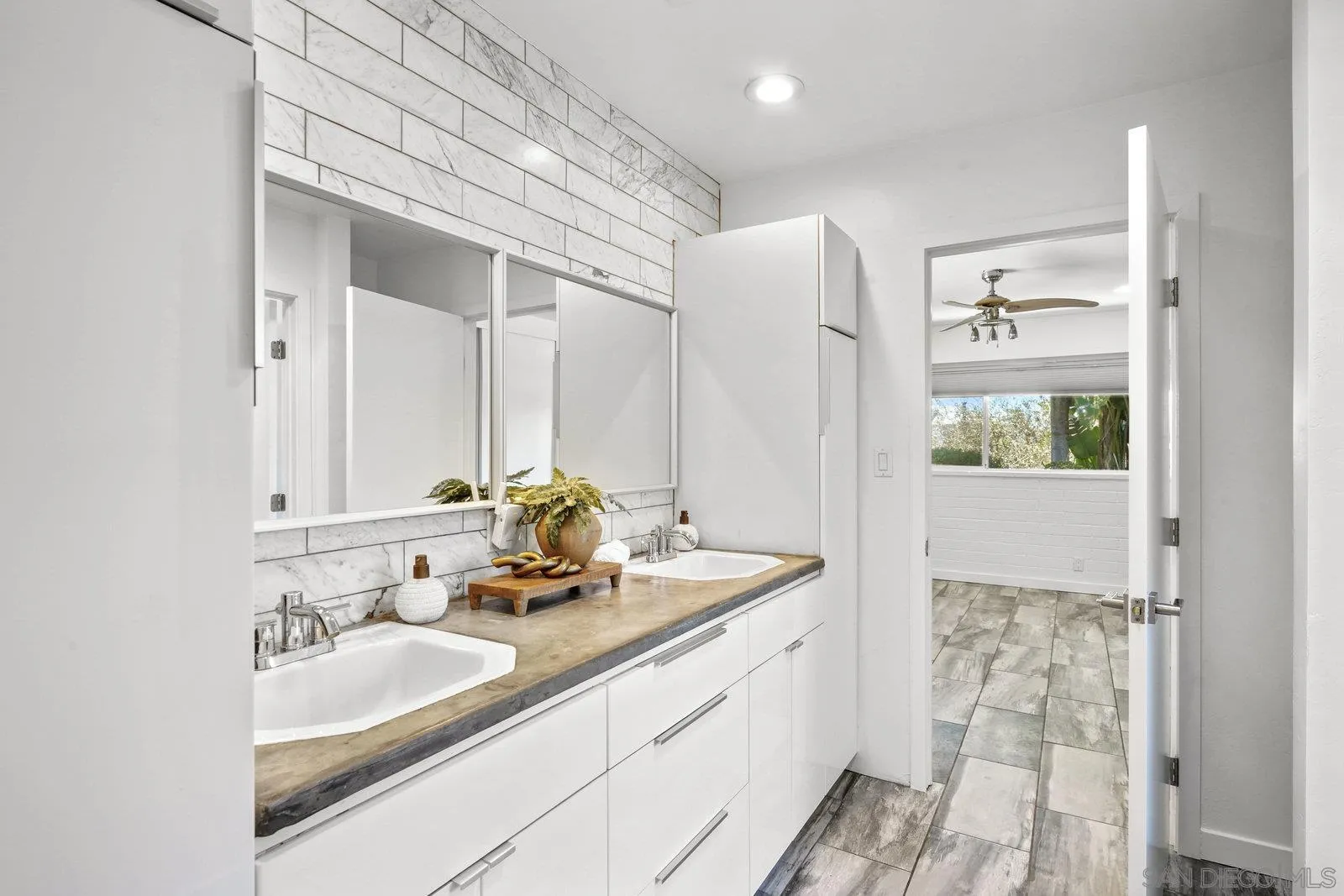 https://cdn.realtyfeed.com/cdn/127/250032837/d56b4d6ee95b8f3230c1f2300f8e9302.webp
