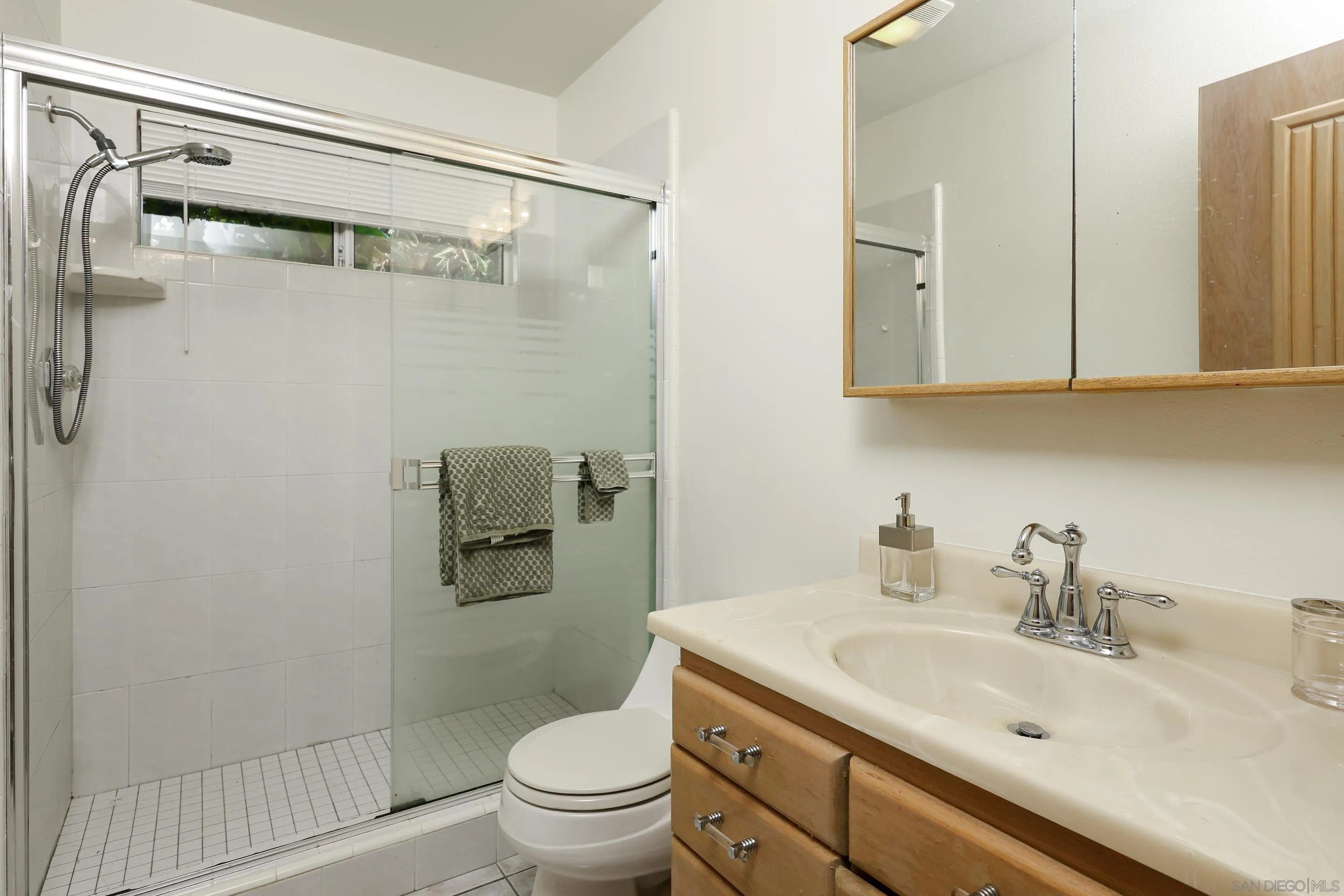 https://cdn.realtyfeed.com/cdn/127/250032843/13fa6968a2ef00ea970ddbc7c28f7a51.webp