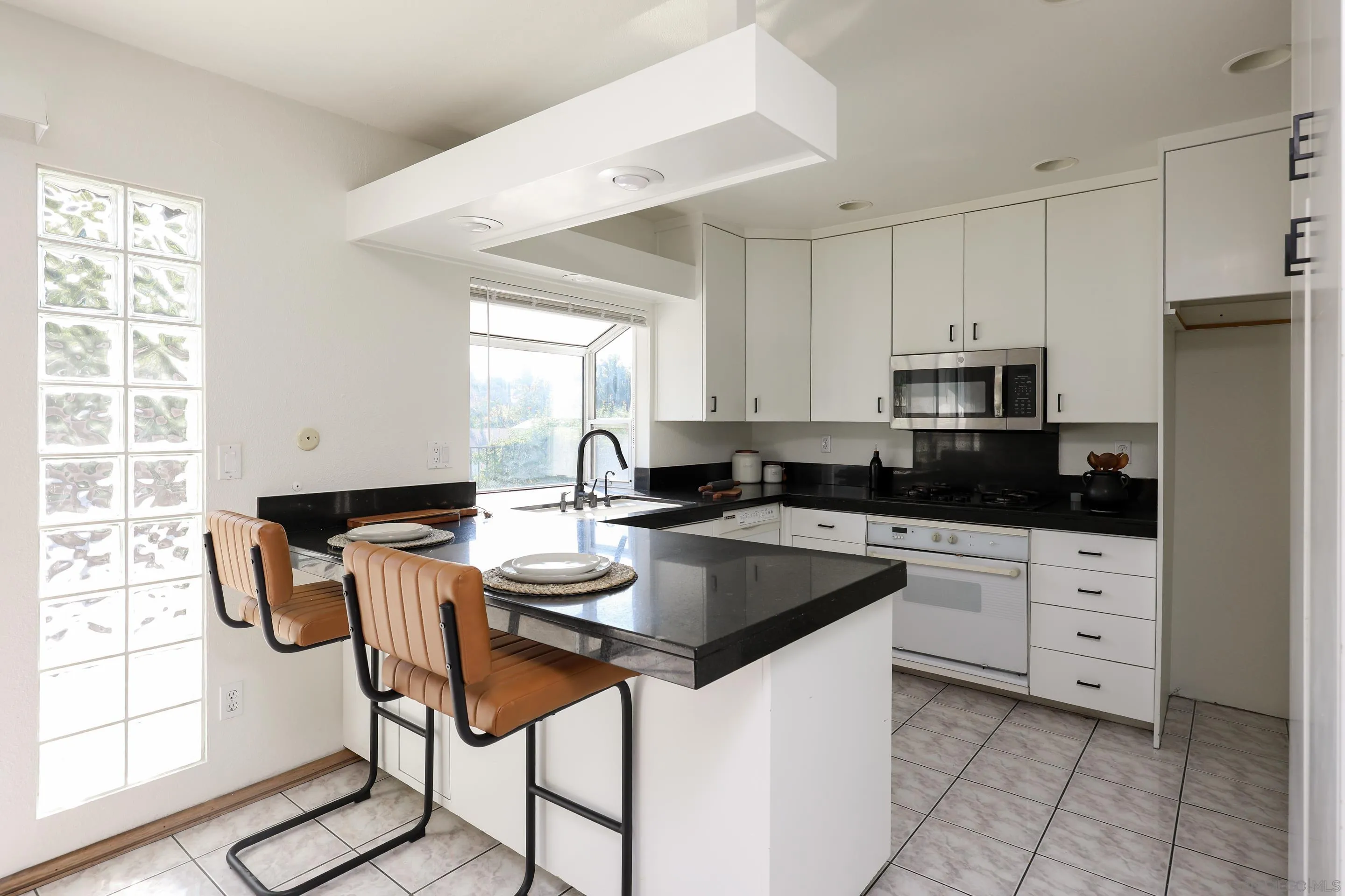 https://cdn.realtyfeed.com/cdn/127/250032843/385570f7629d4ed2256f6bb7d282d4ed.webp