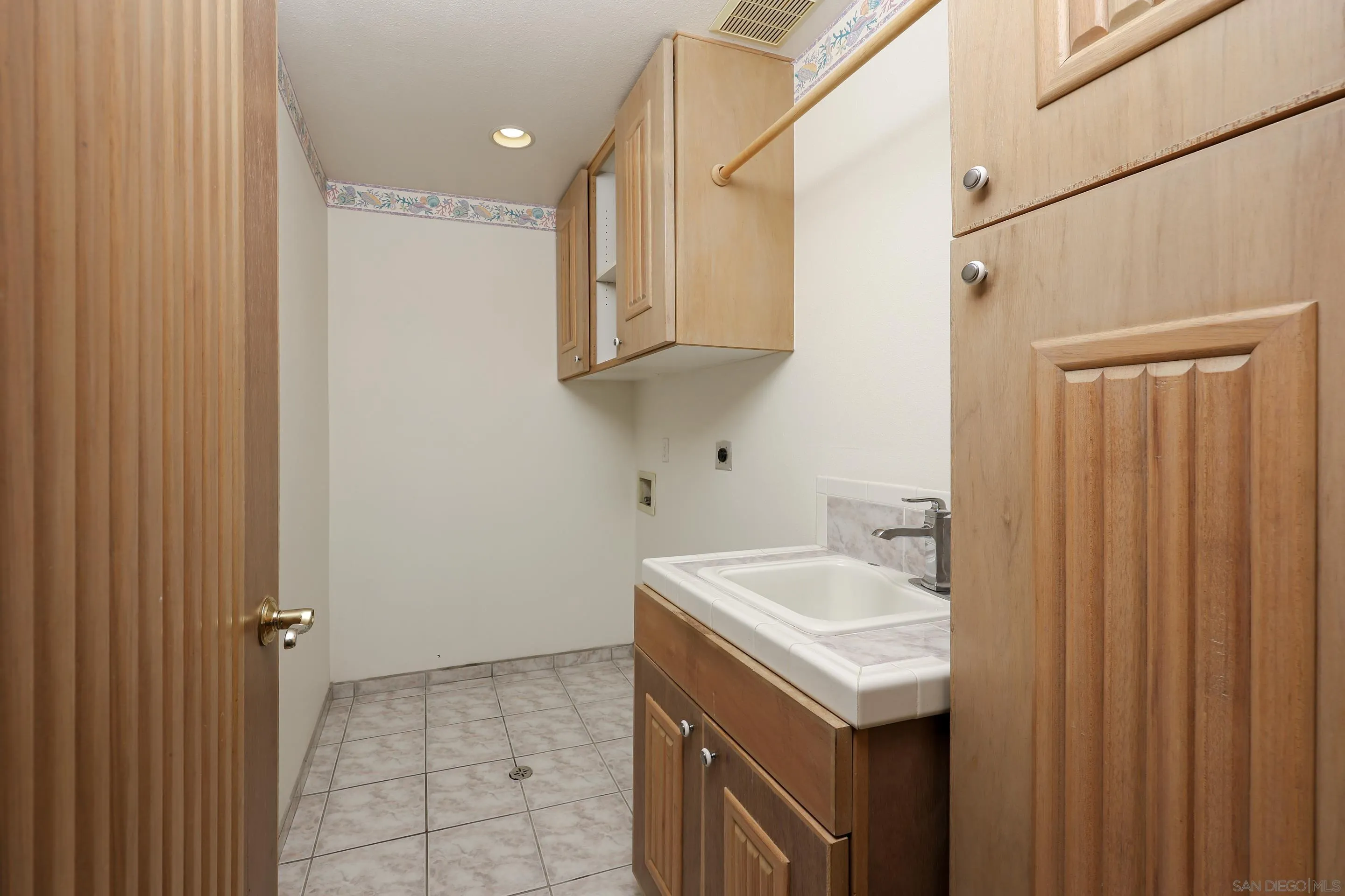 https://cdn.realtyfeed.com/cdn/127/250032843/8c07eb52eb4d31fa0015a85355023c9a.webp