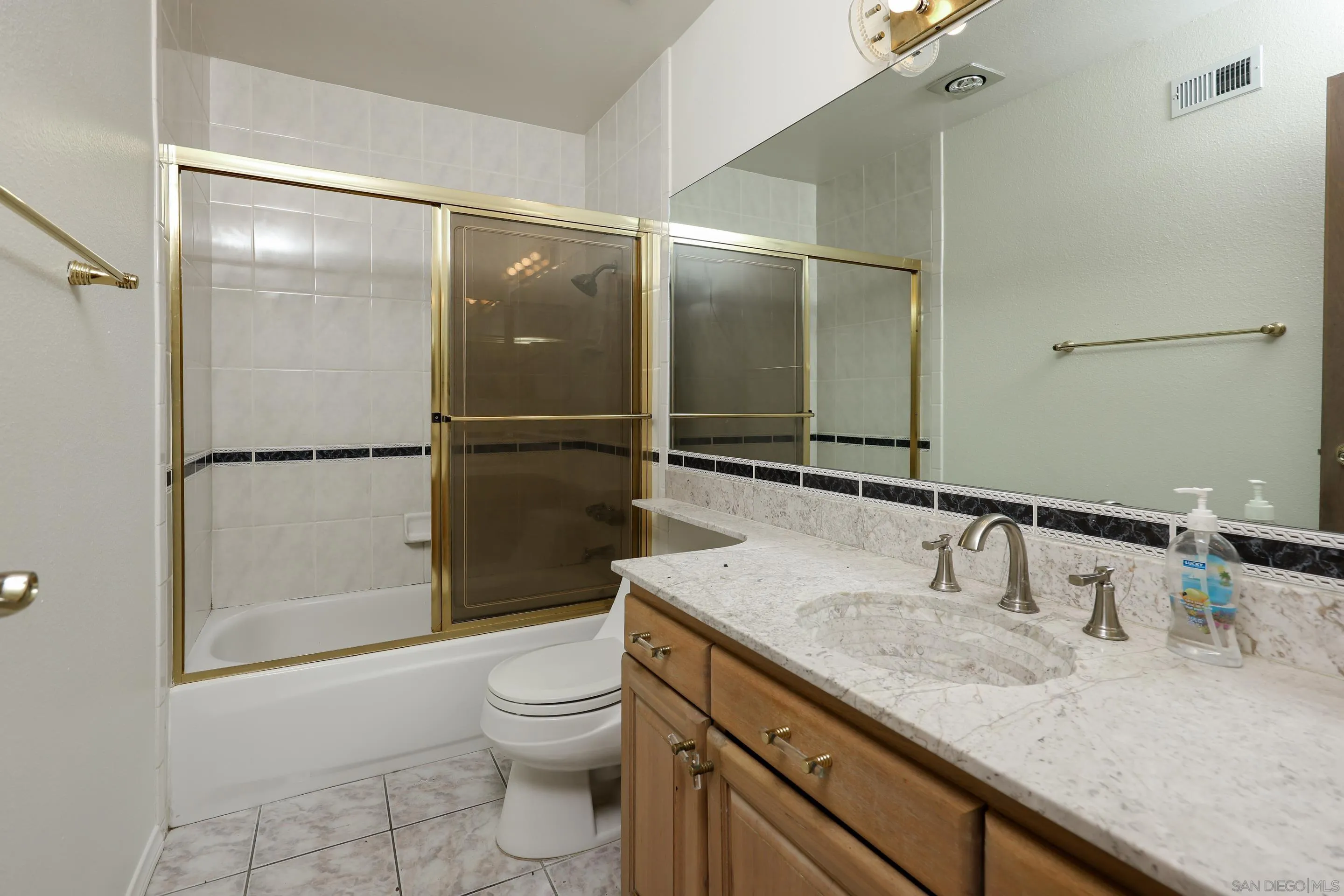https://cdn.realtyfeed.com/cdn/127/250032843/b5fbc0bade3a01d47bef1711792f1084.webp