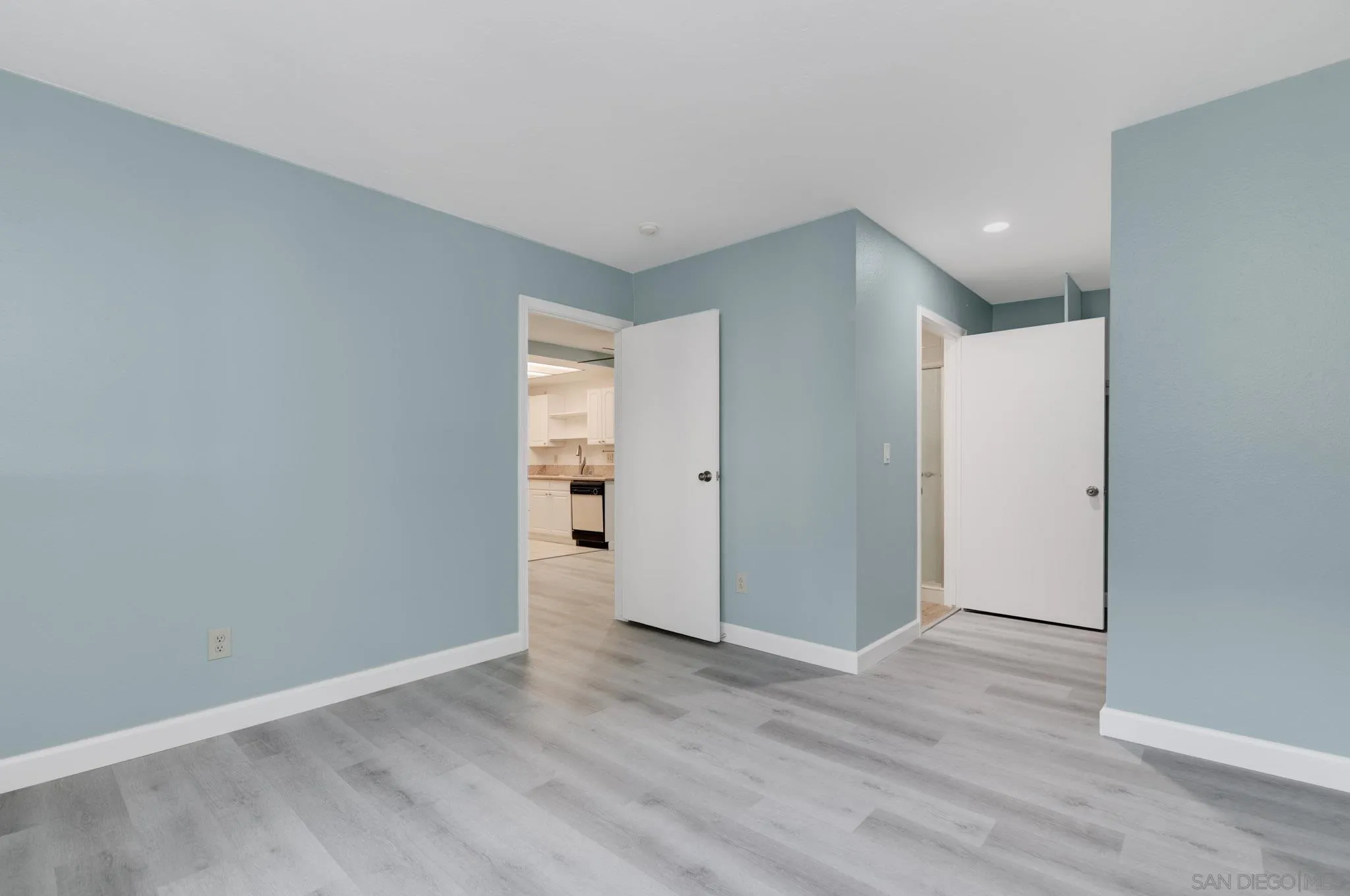 https://cdn.realtyfeed.com/cdn/127/250032864/984586e5f3fddeb38c6d20e1e6714ba7.webp