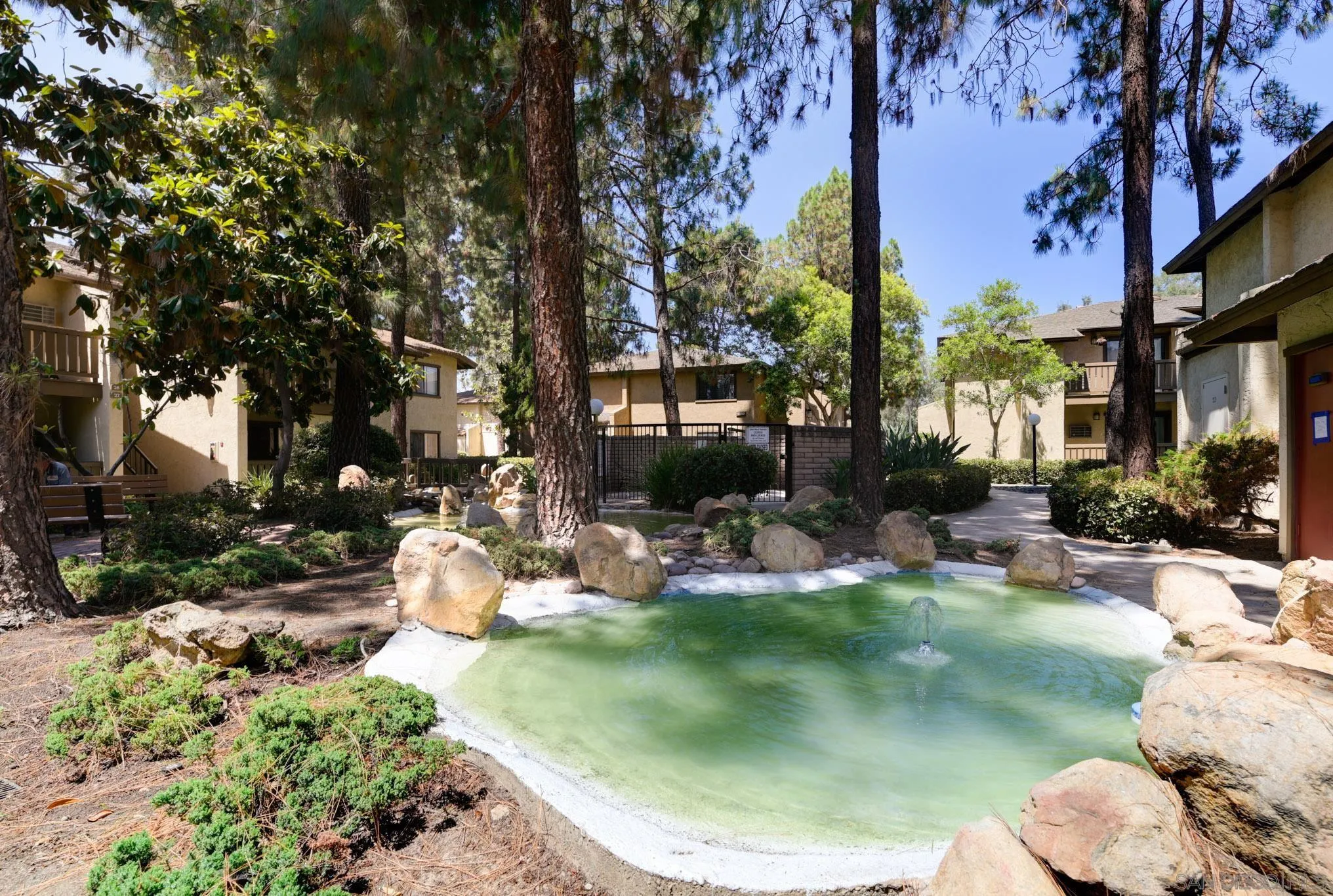 https://cdn.realtyfeed.com/cdn/127/250032864/e1704740a3bb677698b325ad600e9bc2.webp