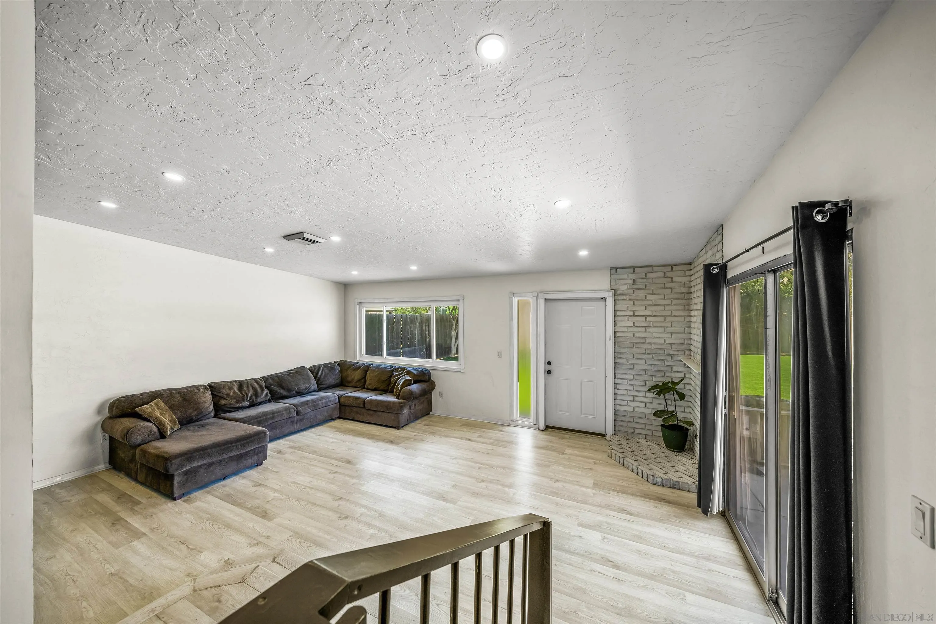 https://cdn.realtyfeed.com/cdn/127/250032879/12a835ef33e51f755a74ef0c90550f05.webp