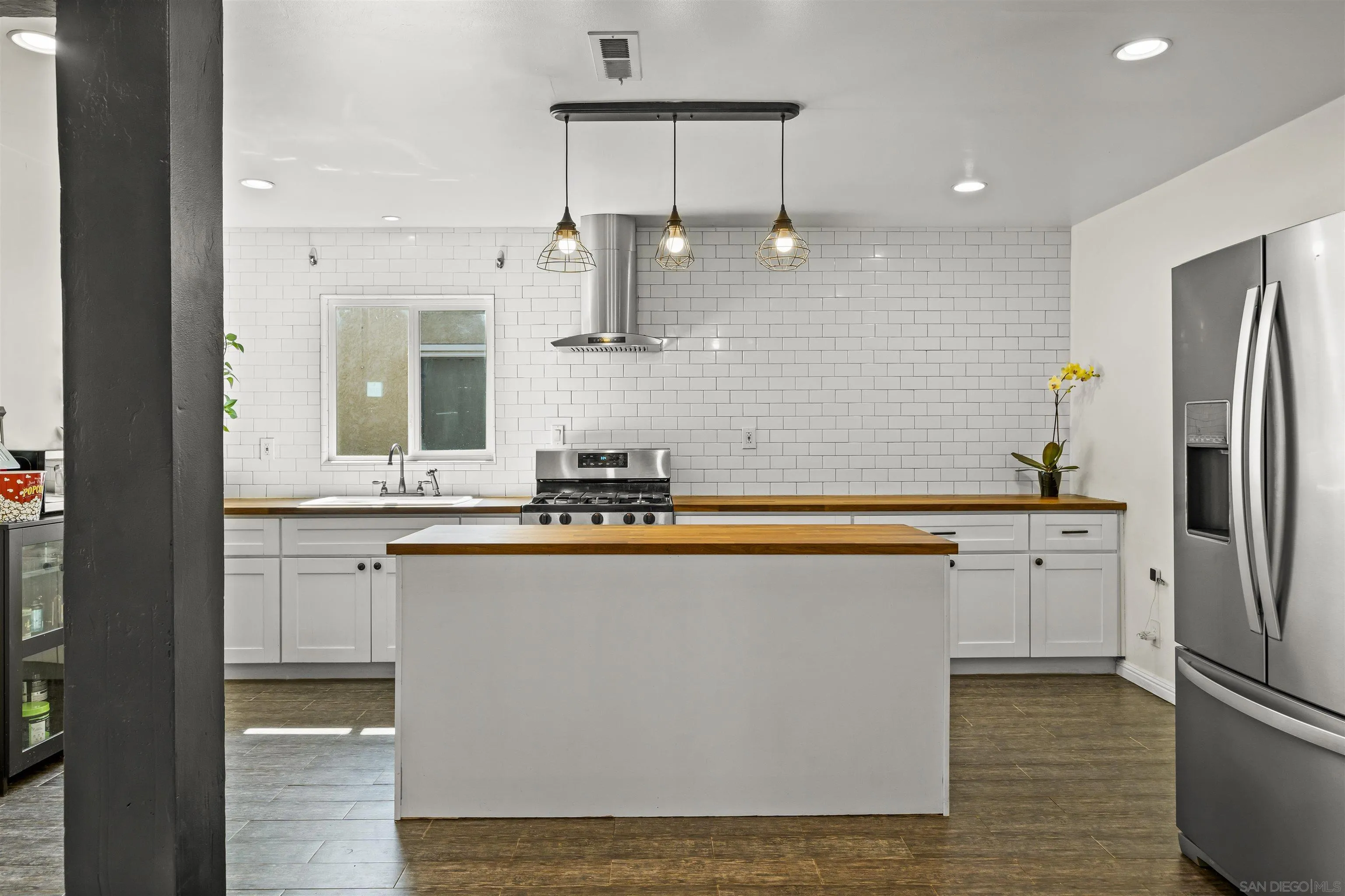 https://cdn.realtyfeed.com/cdn/127/250032879/2a82f9e930a3d360c55cf7b7e4a7df72.webp