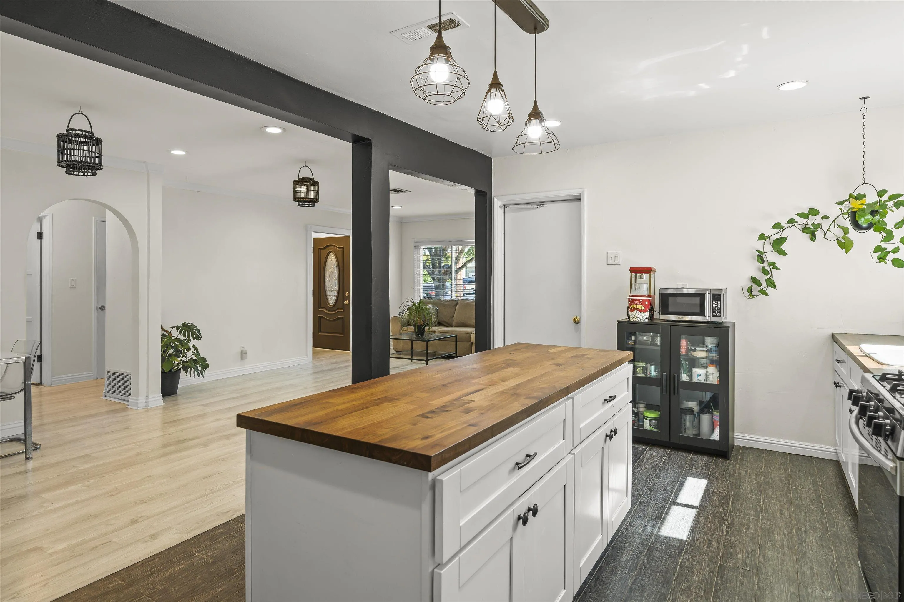 https://cdn.realtyfeed.com/cdn/127/250032879/95c01d317be012905b8b06f714568286.webp
