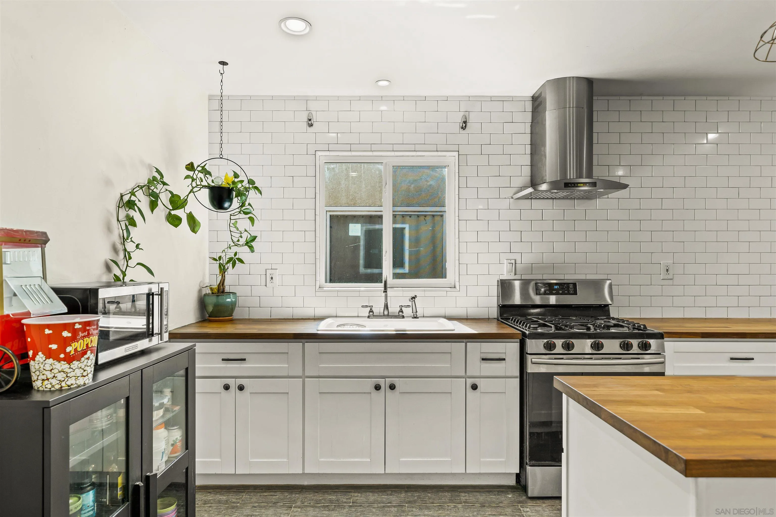 https://cdn.realtyfeed.com/cdn/127/250032879/9e3d58f1fd048dae8eadeaa5adfc586e.webp