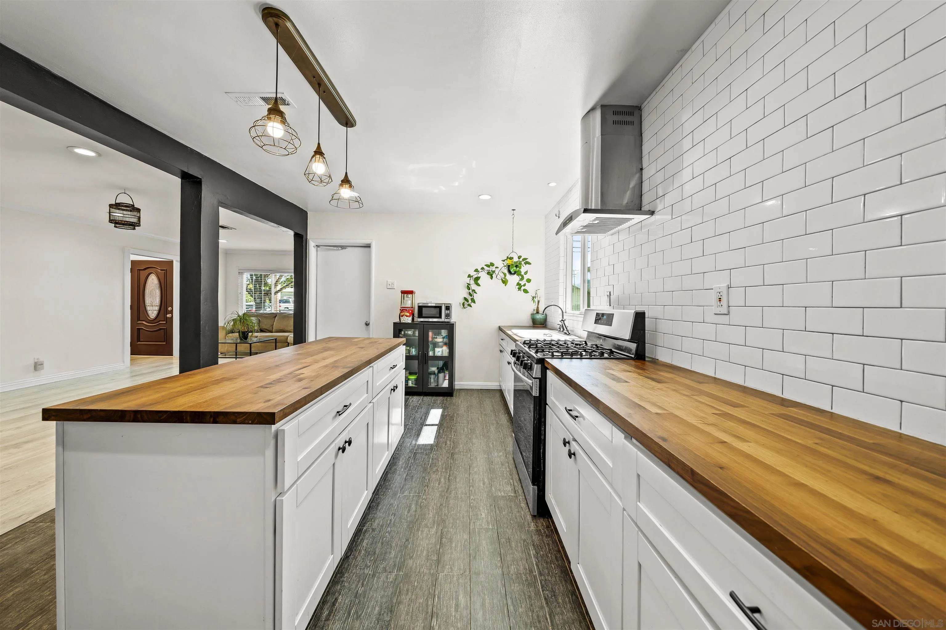 https://cdn.realtyfeed.com/cdn/127/250032879/a657d0b2c6828e62a4af6c8c08538921.webp