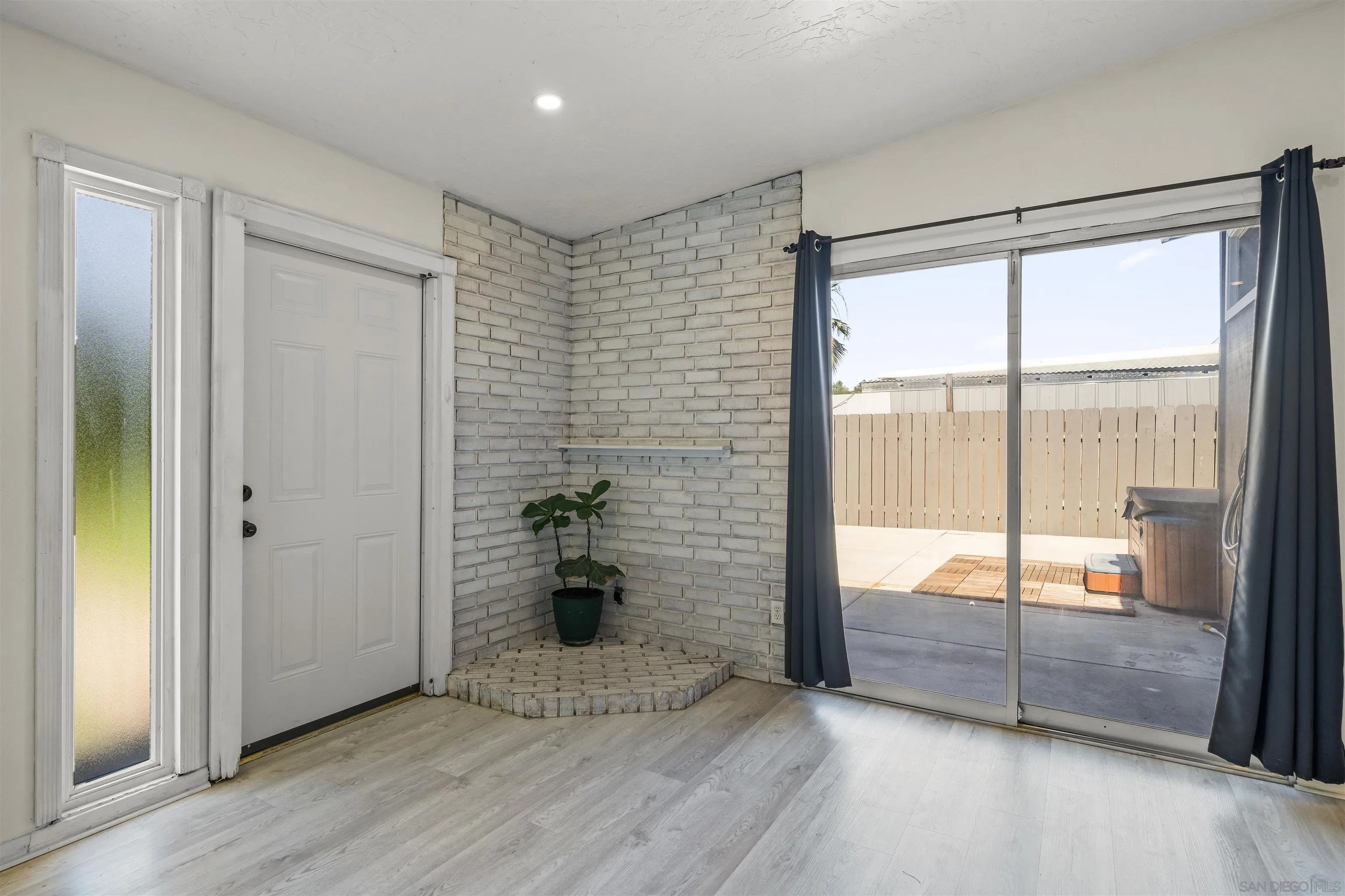 https://cdn.realtyfeed.com/cdn/127/250032879/e7d045e381f68d6c88ffa7782824c23e.webp