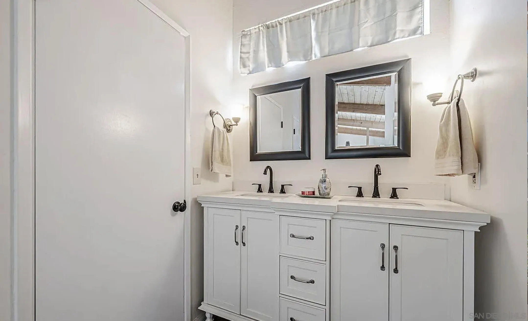 https://cdn.realtyfeed.com/cdn/127/250032897/8c31b90cd5bde71bb2d5279d6c30a6bf.webp