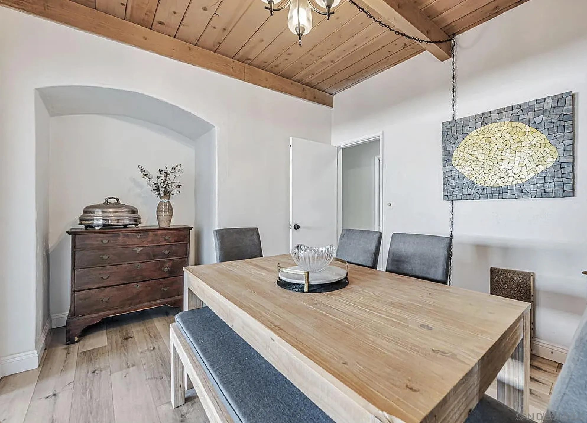 https://cdn.realtyfeed.com/cdn/127/250032897/d272ceb6e75bbed65ad7257e98fd6e59.webp