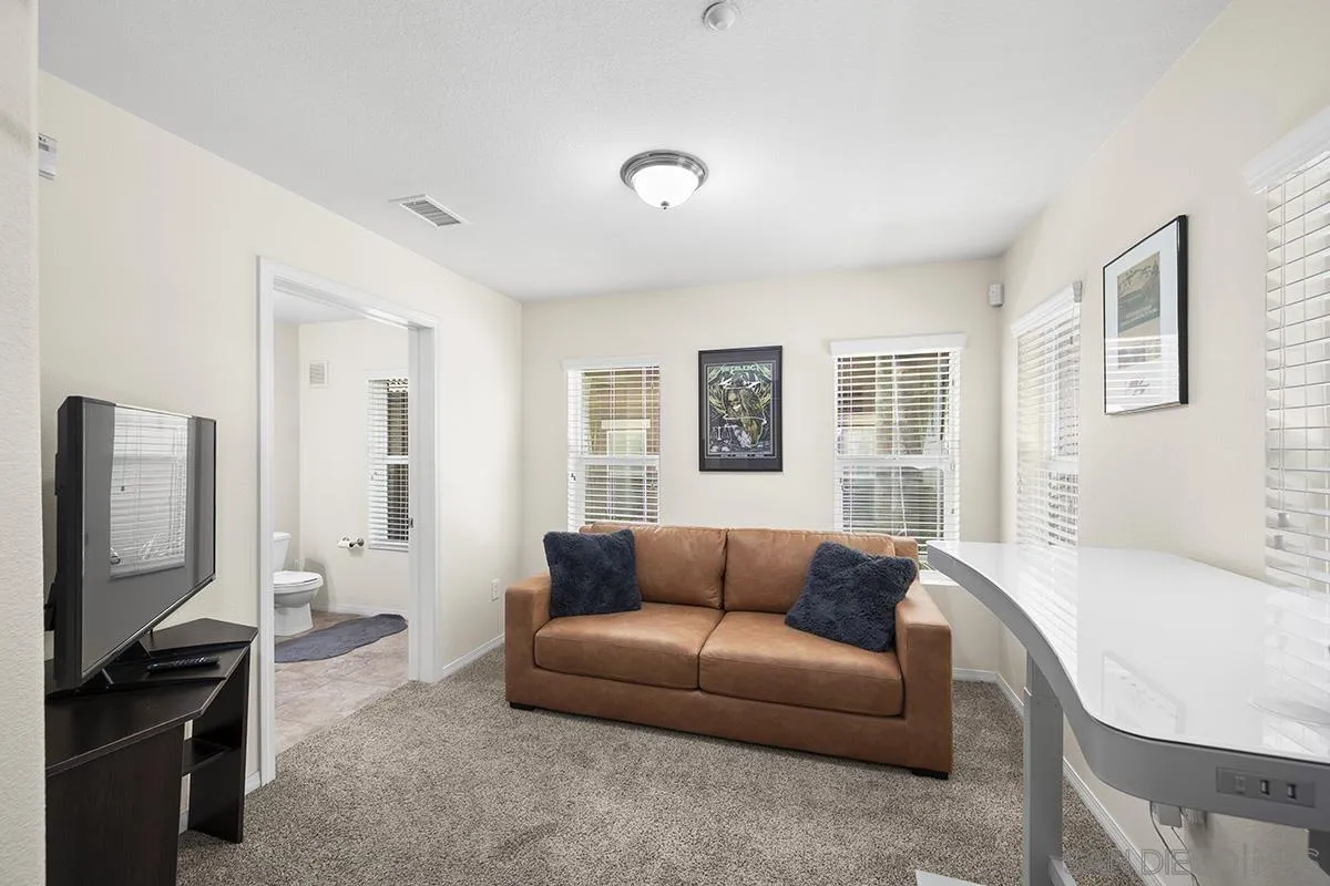 https://cdn.realtyfeed.com/cdn/127/250032907/64521ebc714f9a13450c43e3dd66456d.webp