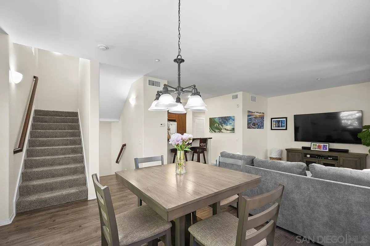 https://cdn.realtyfeed.com/cdn/127/250032907/900a7753edd6006528283f51ce6ea144.webp