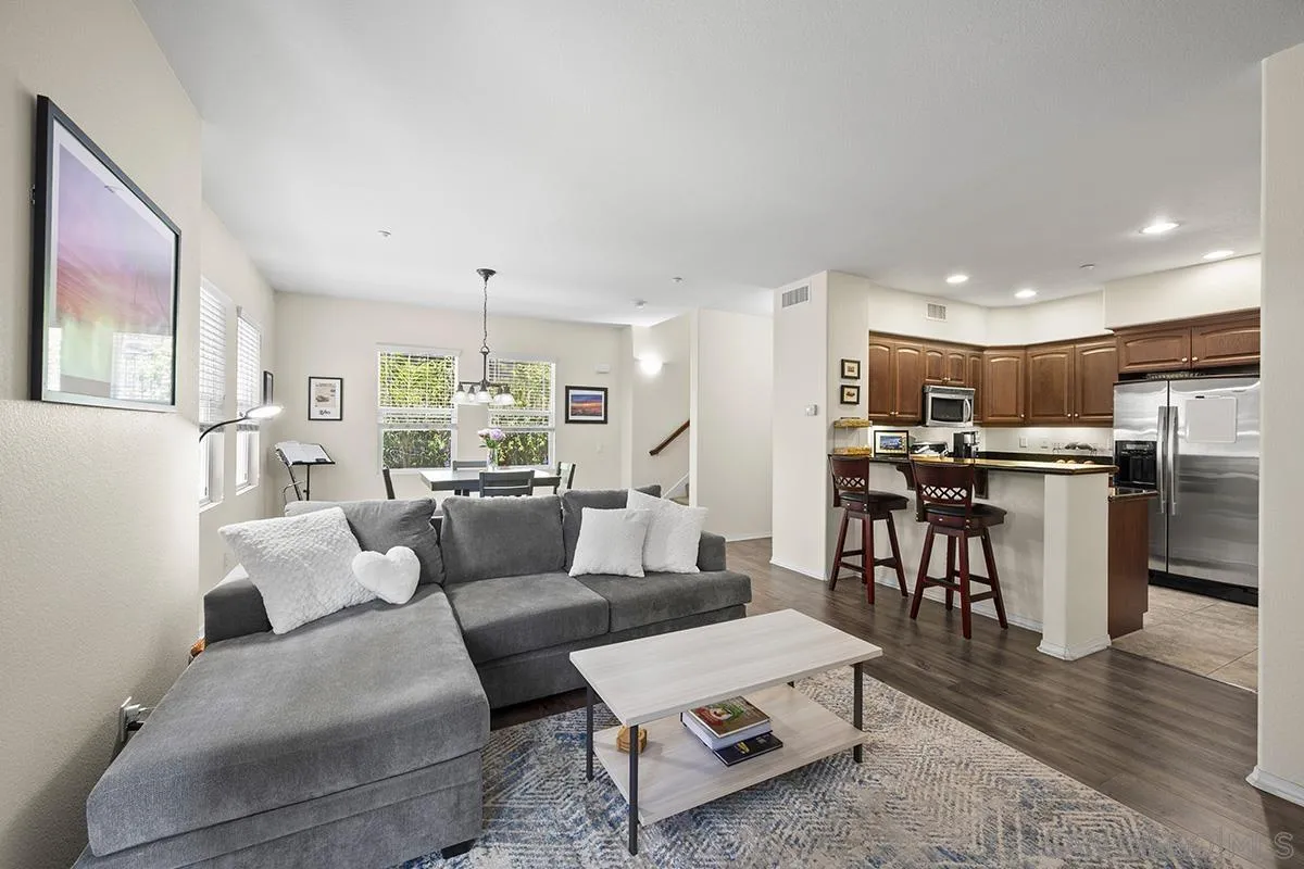 https://cdn.realtyfeed.com/cdn/127/250032907/a5aa3d79079f42203c95296fbaeaf1a6.webp