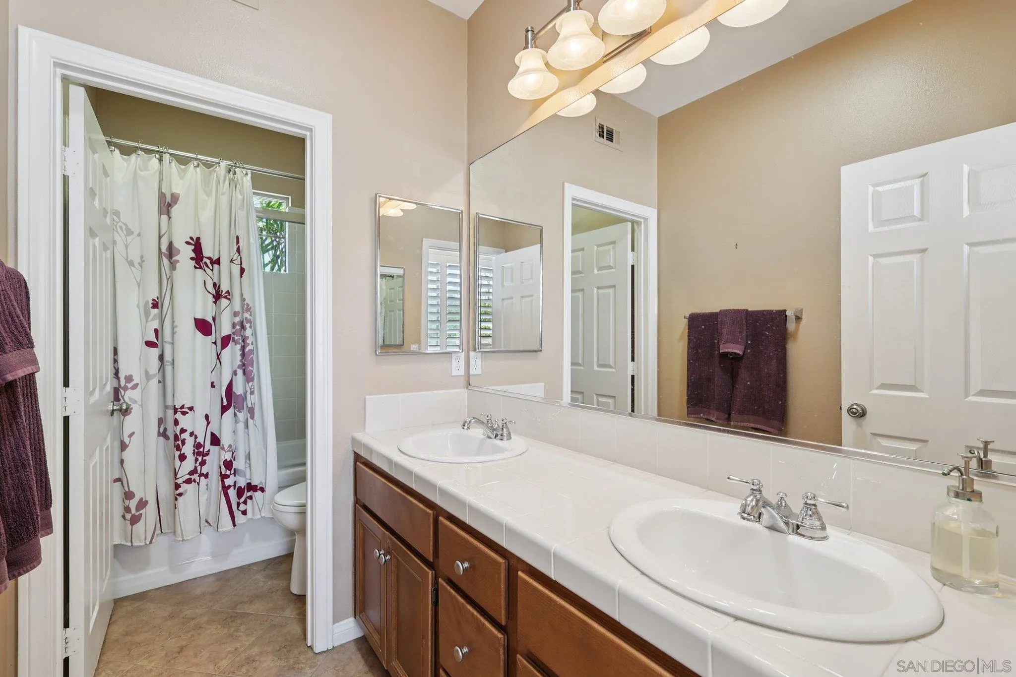 https://cdn.realtyfeed.com/cdn/127/250032930/01df22628277d98cd47d5de876b6b370.webp