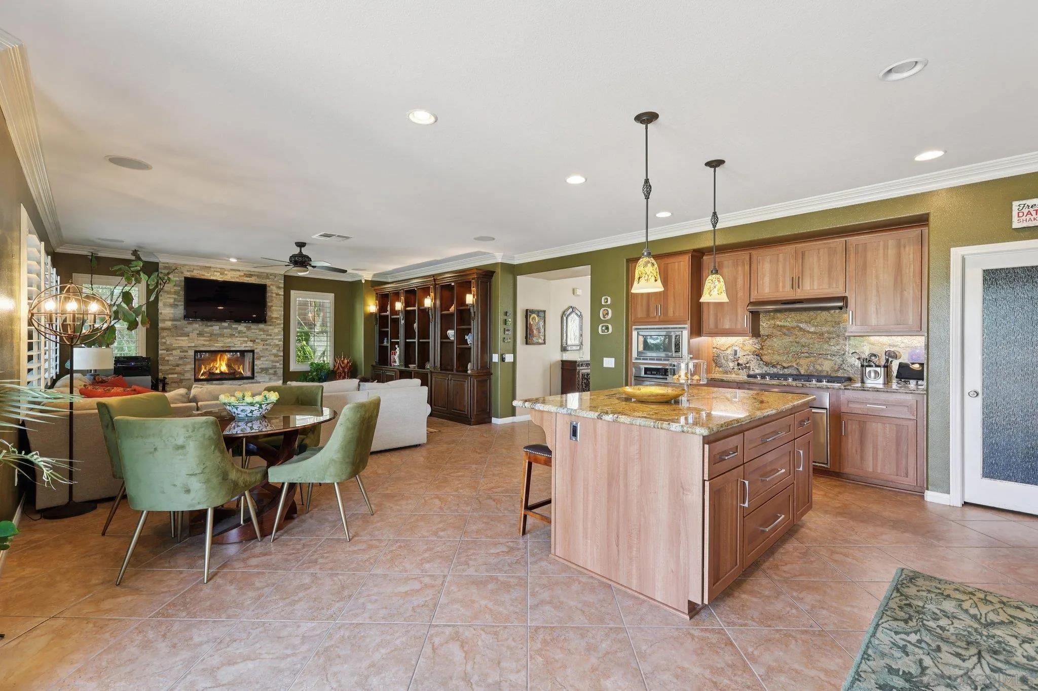 https://cdn.realtyfeed.com/cdn/127/250032930/b198ecc698767d8afcbed66bd03dc3d6.webp