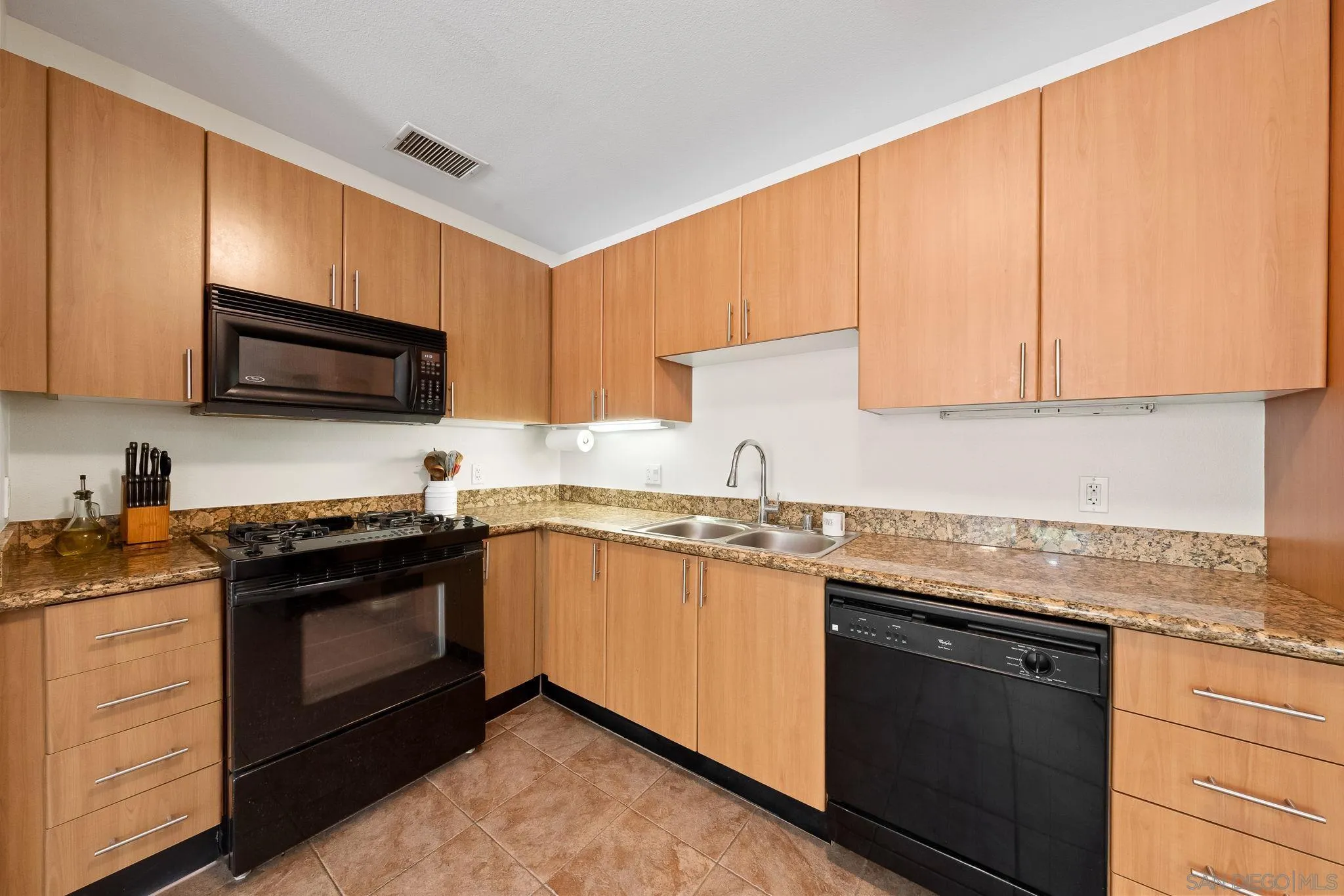 Photo #11: 250032933 Listing: Photo #11