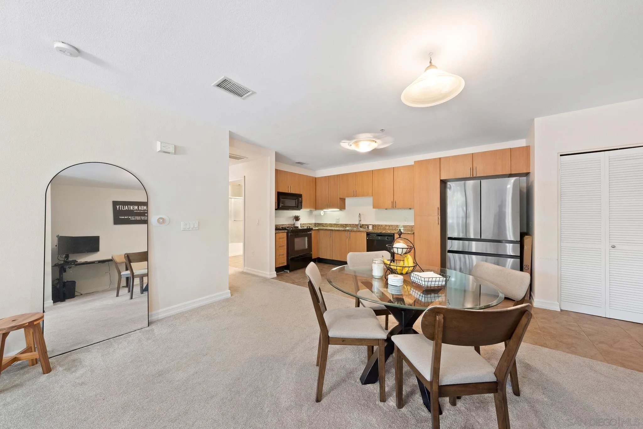 Photo #8: 250032933 Listing: Photo #8