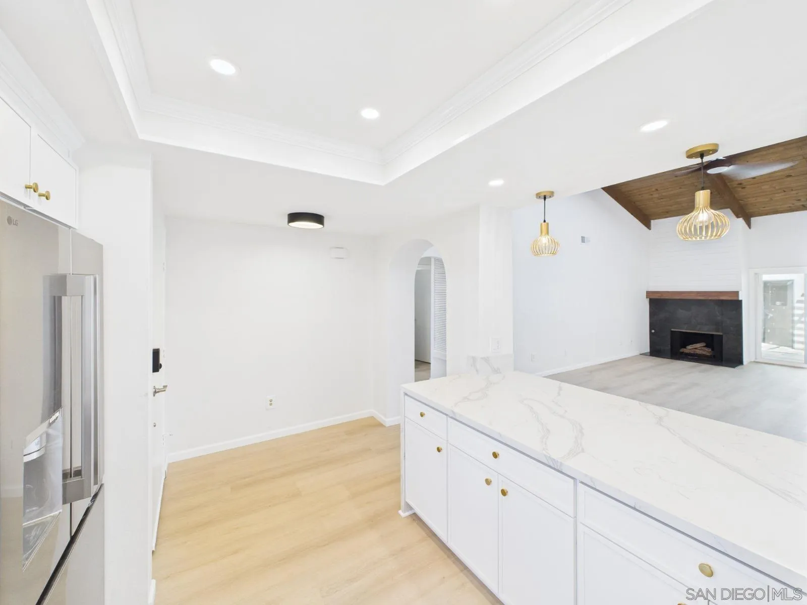 https://cdn.realtyfeed.com/cdn/127/250032940/1972d0a6ac32e09403d1363e9988b0ff.webp