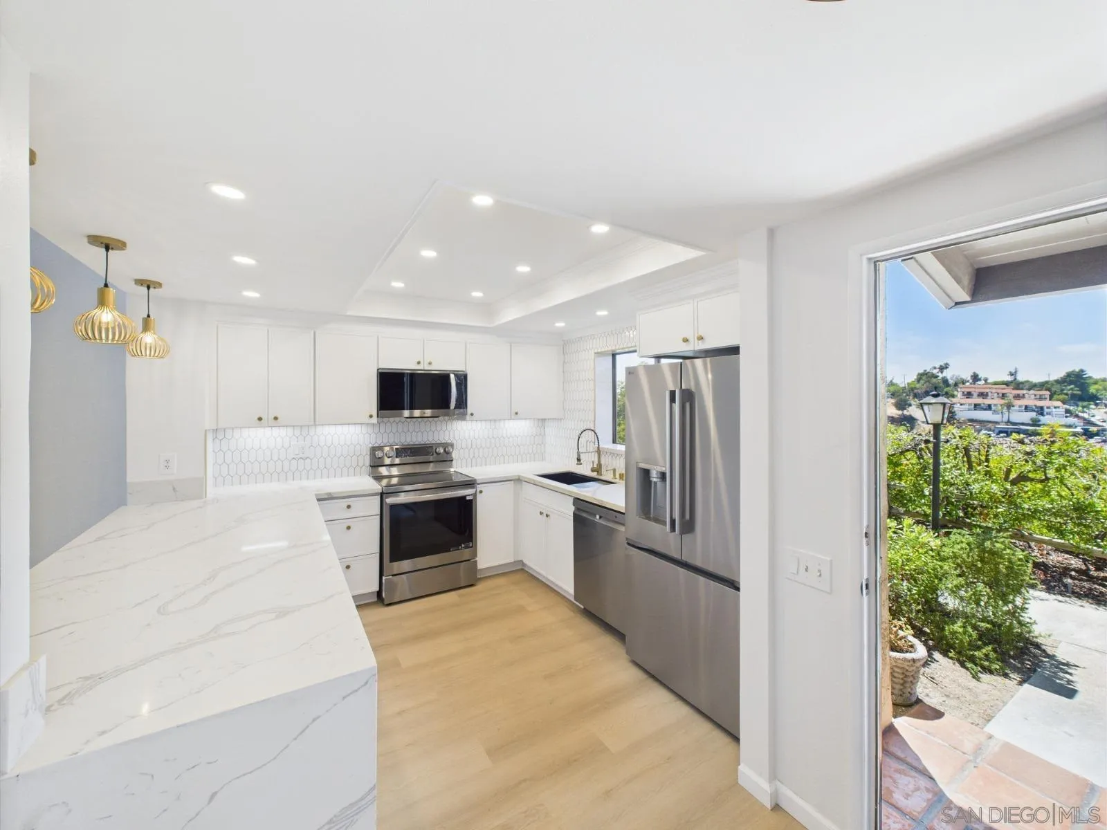 https://cdn.realtyfeed.com/cdn/127/250032940/1b72963978135753a6c66190dccf7c74.webp