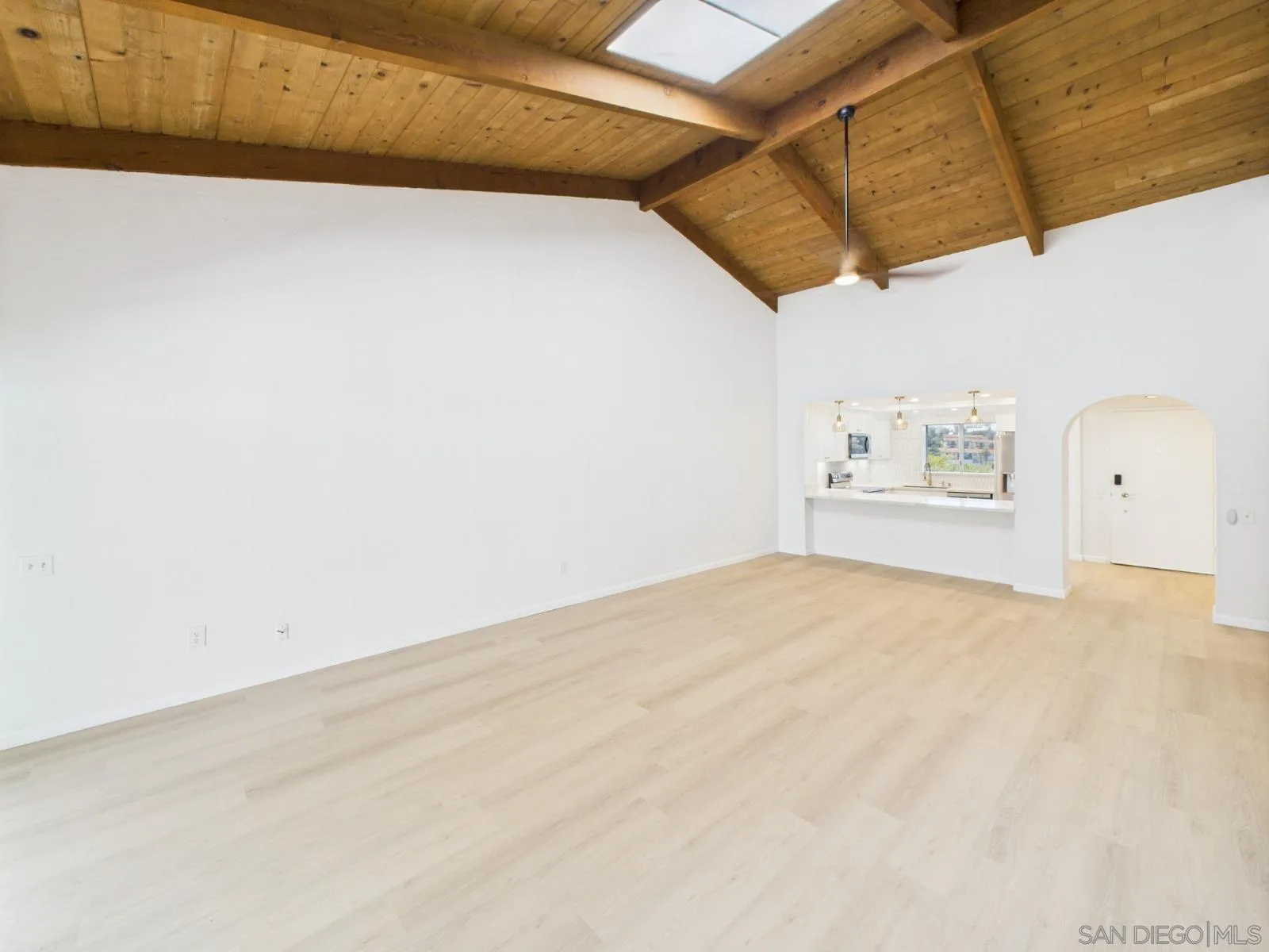 https://cdn.realtyfeed.com/cdn/127/250032940/496888db80e2ea1eb49916d990dea965.webp