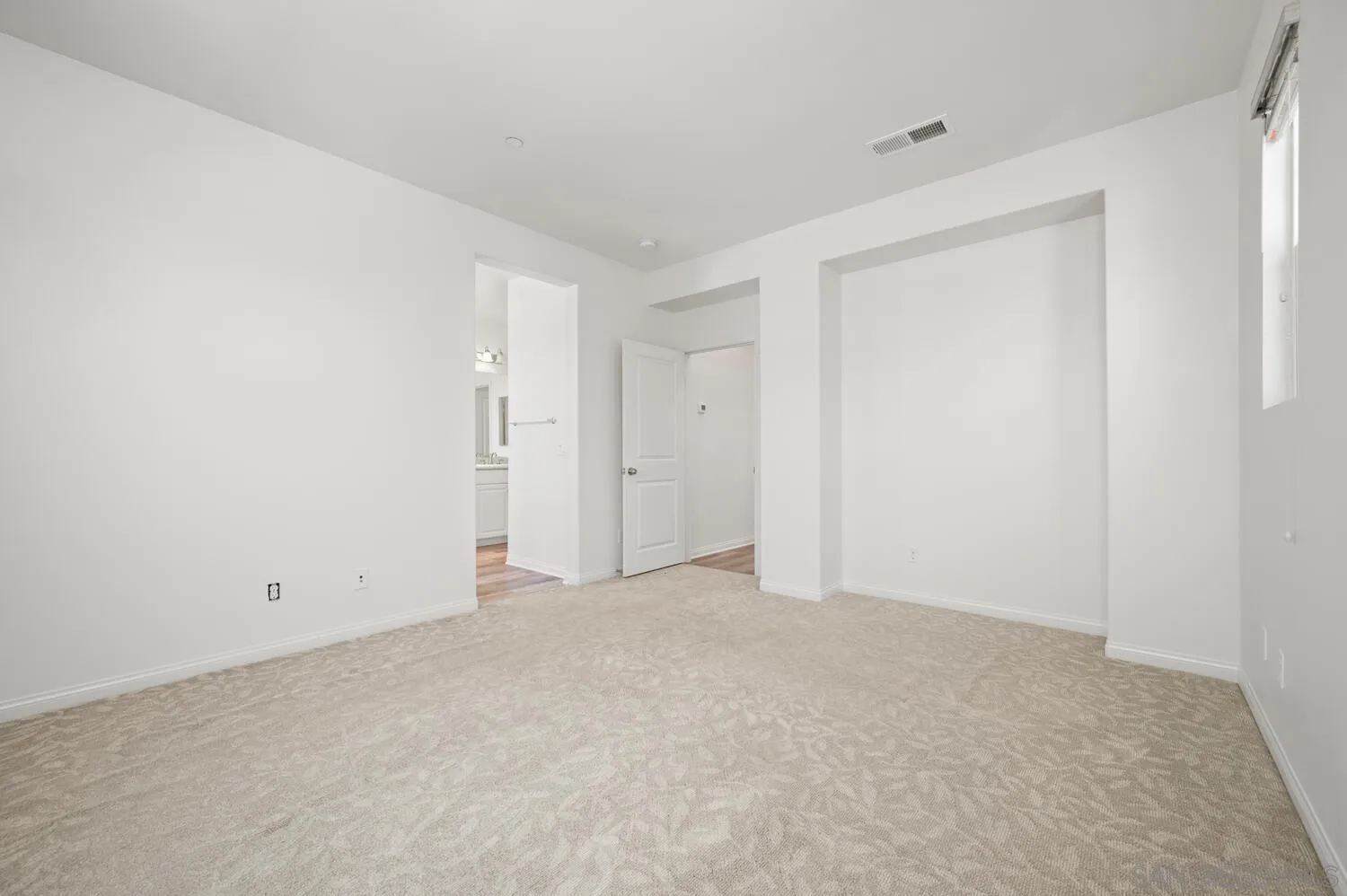 Photo #23: 250032944 Listing: Photo #23