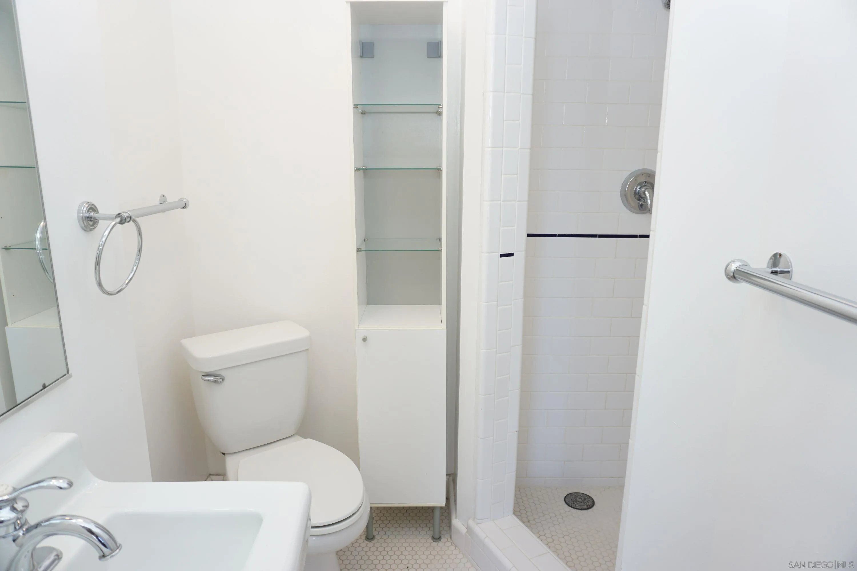 Photo #13: 250032950 Listing: Photo #13