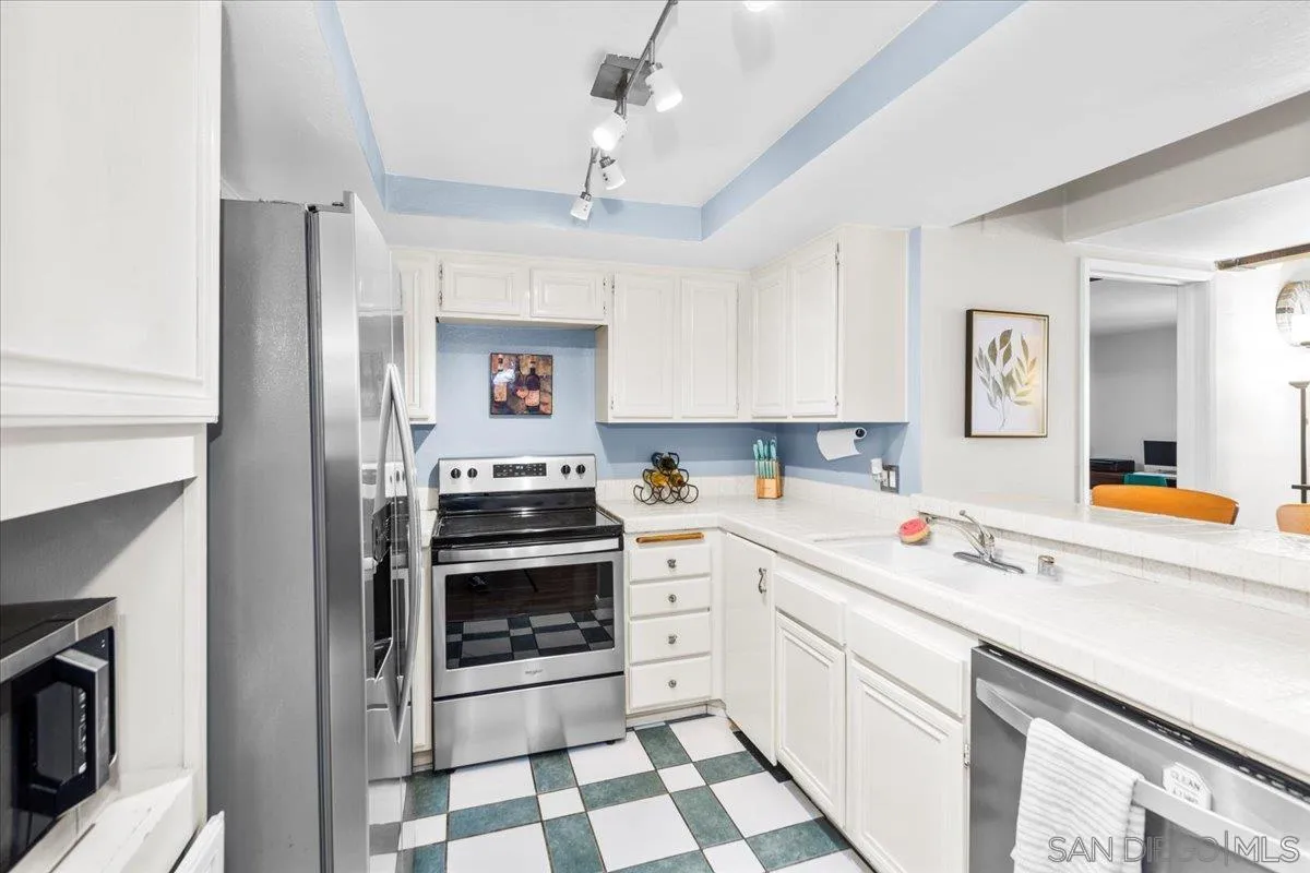https://cdn.realtyfeed.com/cdn/127/250032957/4d009e0308f7579cacd80edeab9ece28.webp
