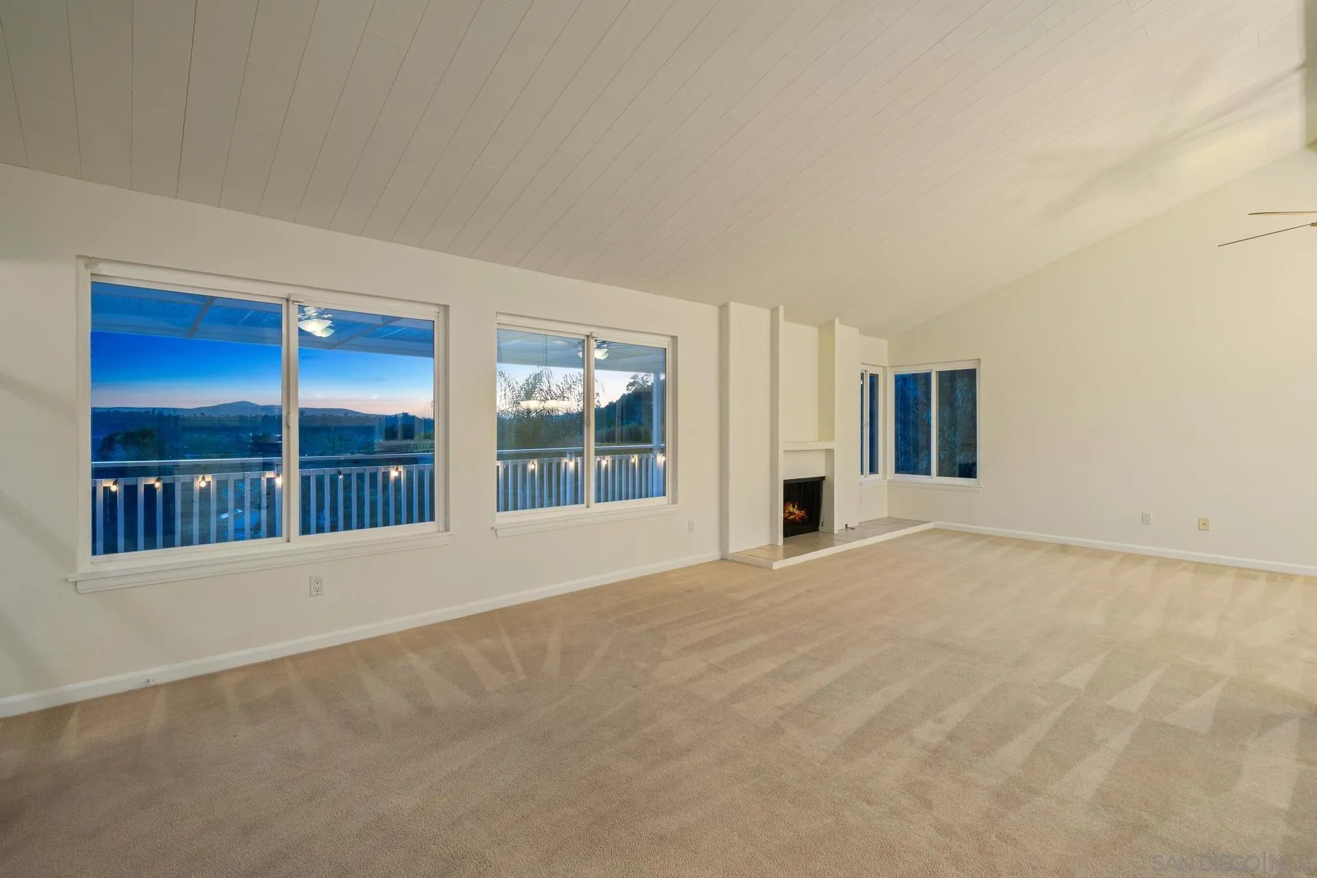 https://cdn.realtyfeed.com/cdn/127/250032960/78eb9bf233571e6e94bb3ec80819713e.webp