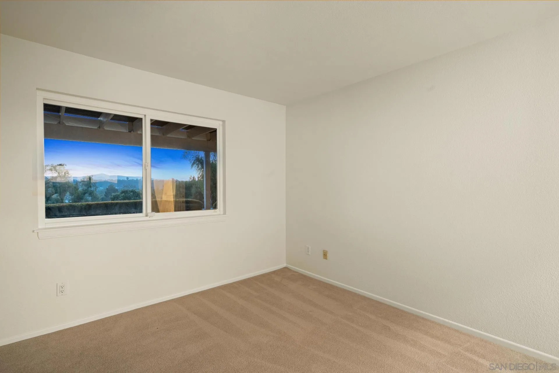 https://cdn.realtyfeed.com/cdn/127/250032960/f83bcf0f87cc29ef1092c855fc0fc68d.webp