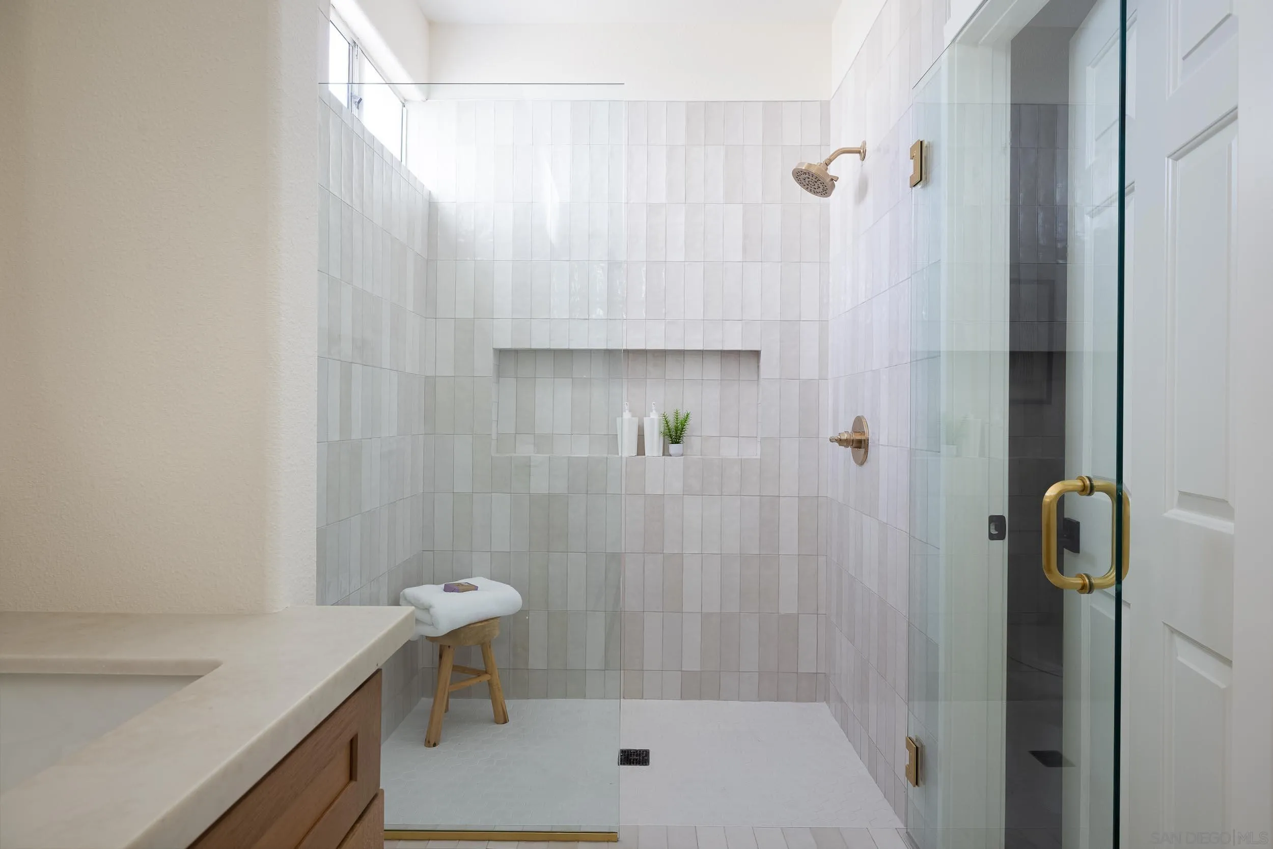 https://cdn.realtyfeed.com/cdn/127/250032961/06f1c7796dc8072ea2ccd29960cb90b3.webp