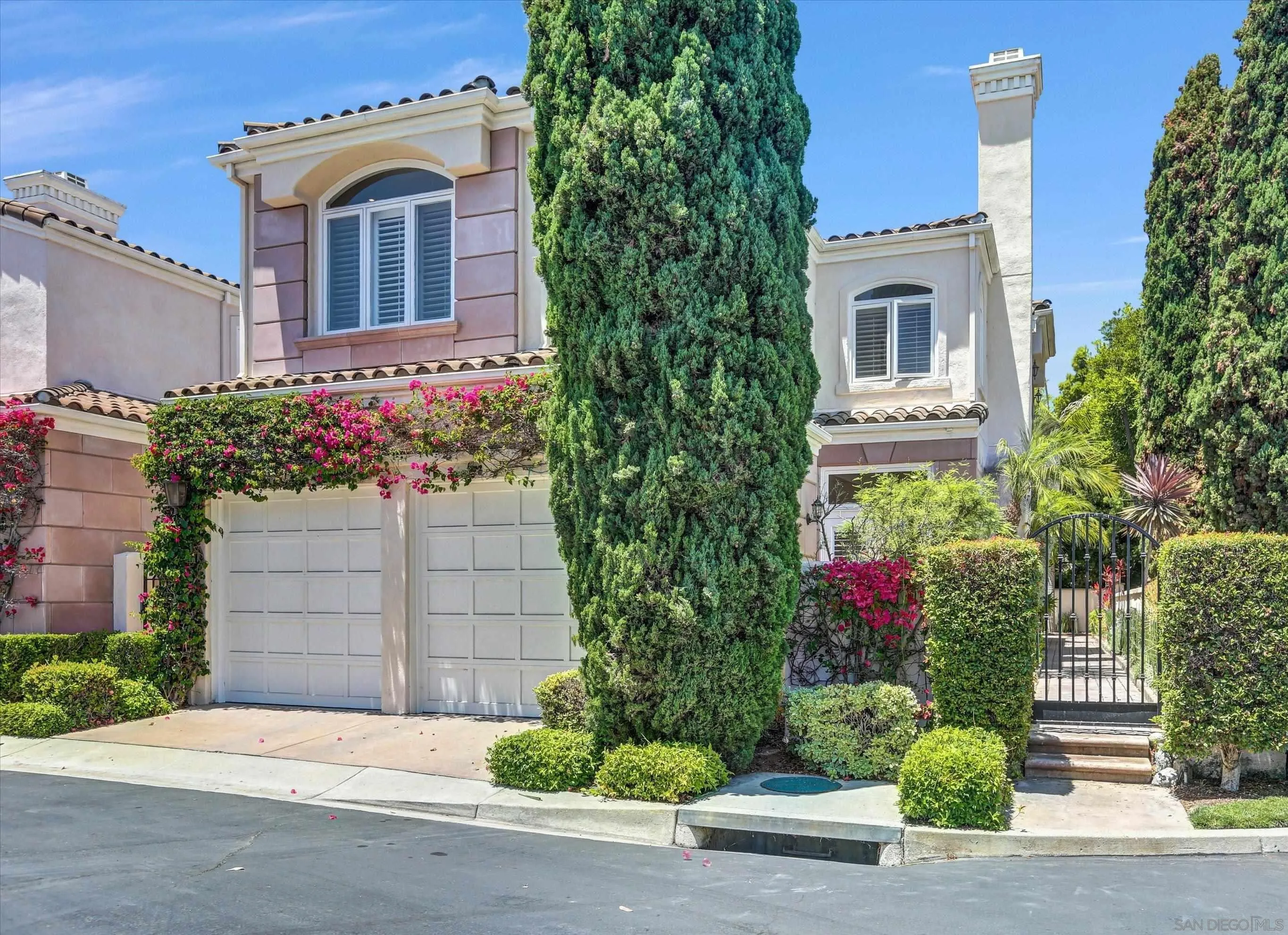 Browse active condo listings in AVANTI