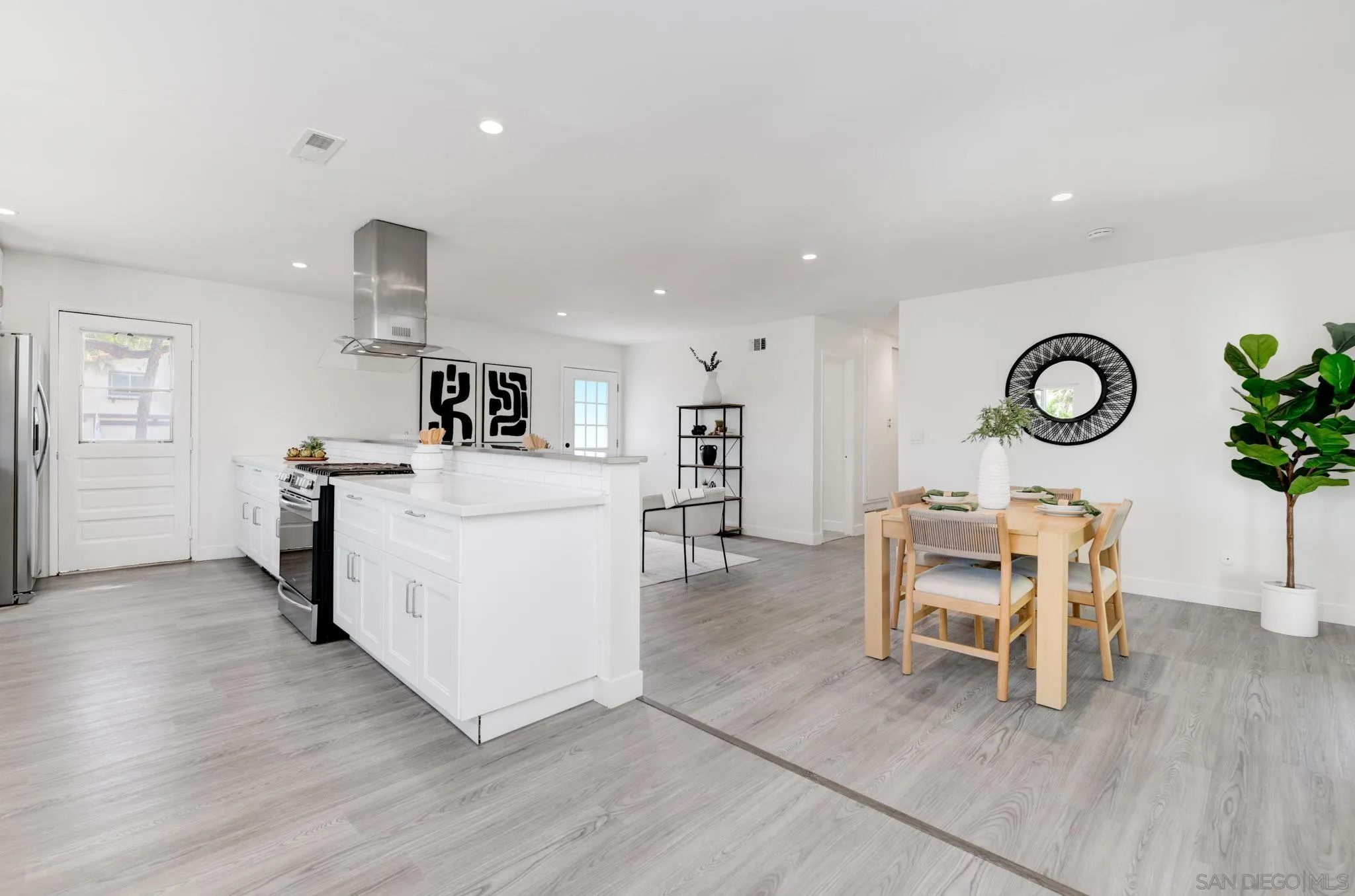 https://cdn.realtyfeed.com/cdn/127/250032980/320dc71e91a48363b21d02d9c747b618.webp