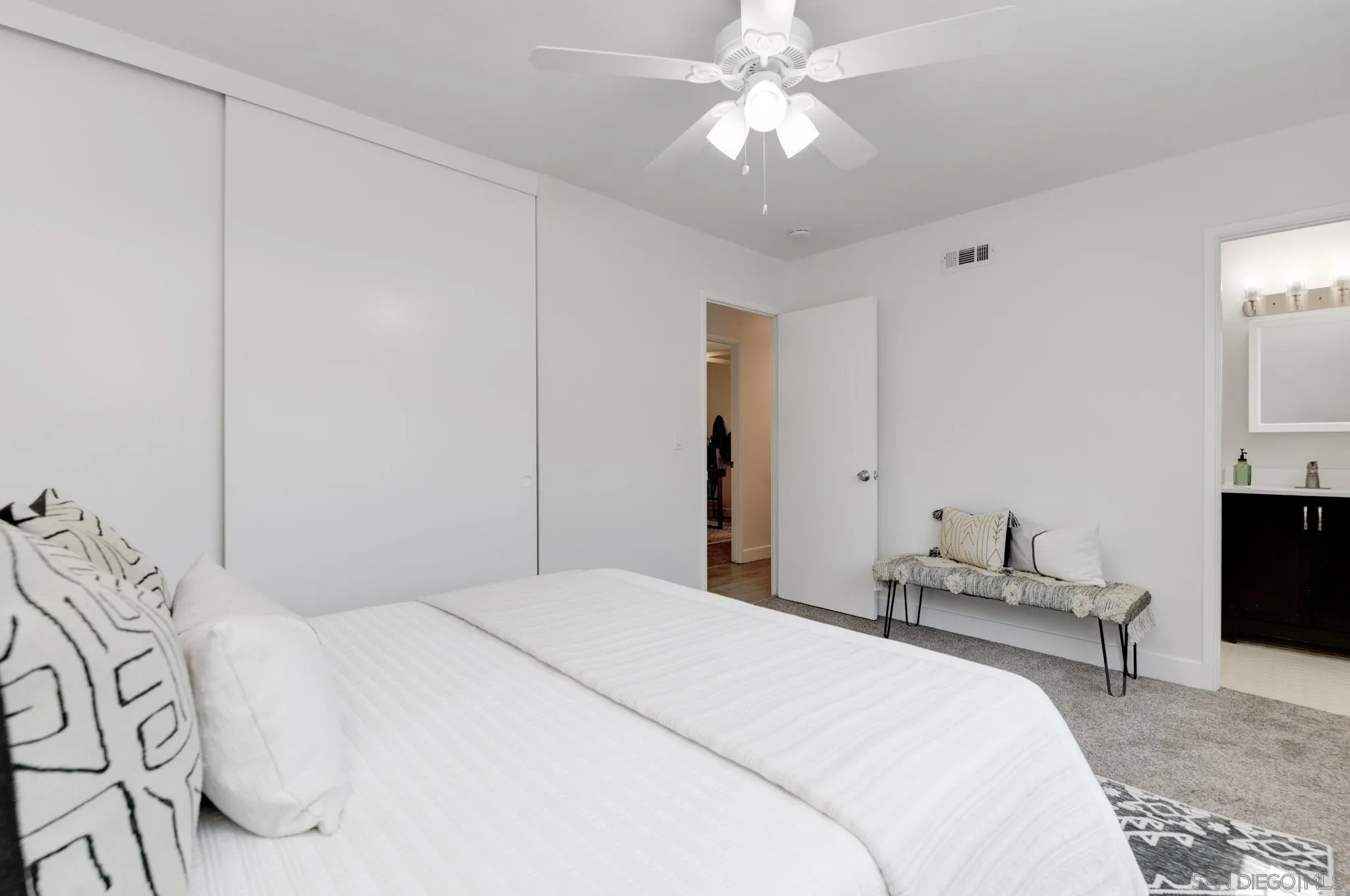 https://cdn.realtyfeed.com/cdn/127/250032980/574c082f169e180eb0686cff00fb7e0c.webp