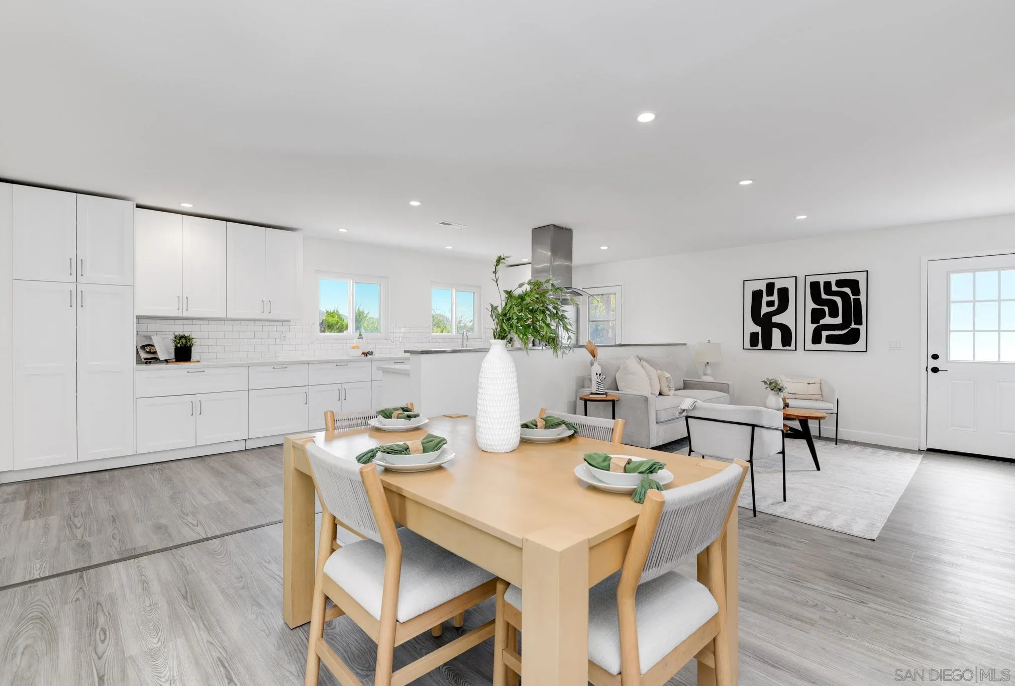https://cdn.realtyfeed.com/cdn/127/250032980/a580b126a33db9c54509fd1cb6d7a536.webp