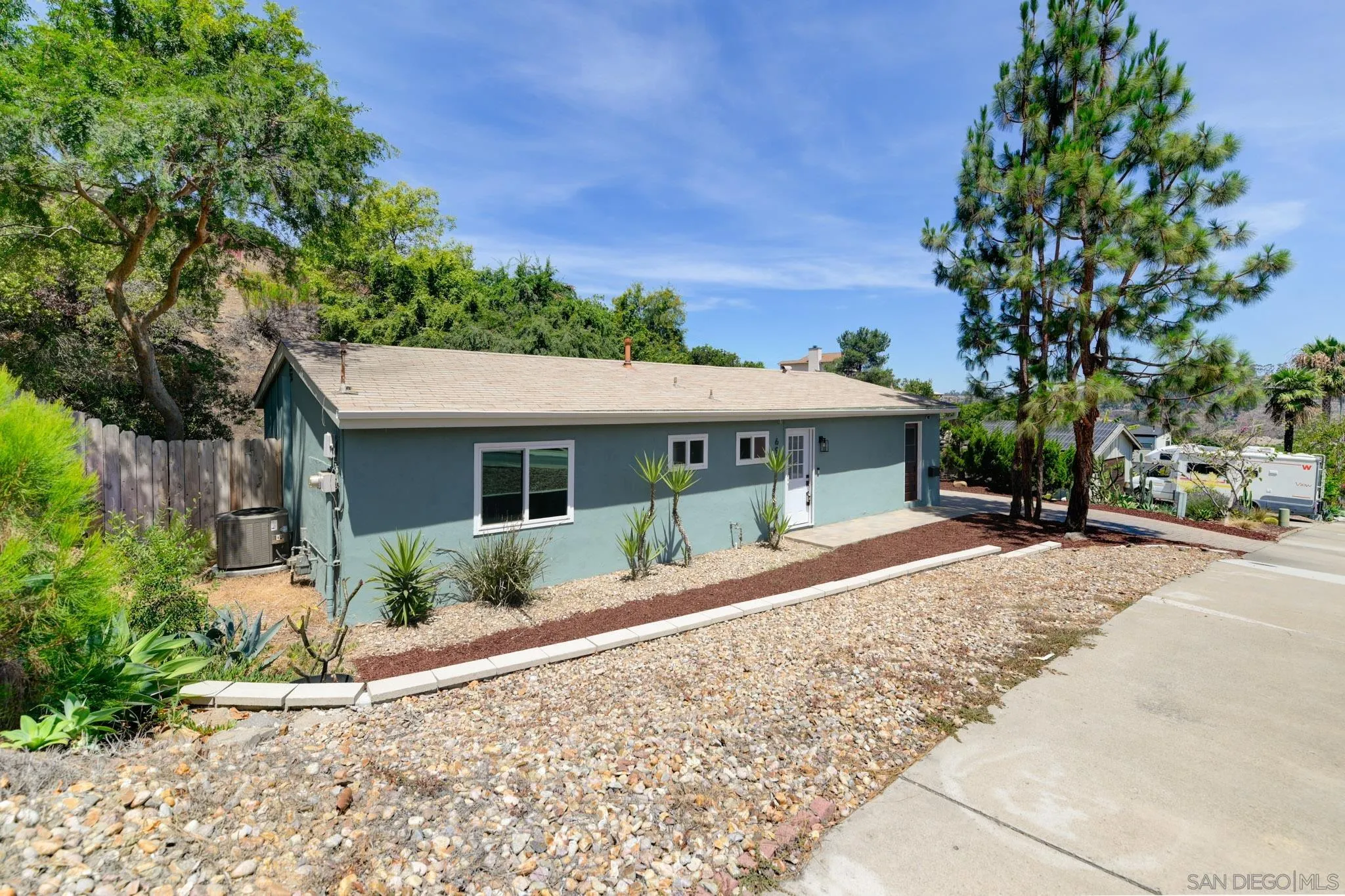https://cdn.realtyfeed.com/cdn/127/250032980/b9ca3ede6b9537408fc218af18ec3ee0.webp