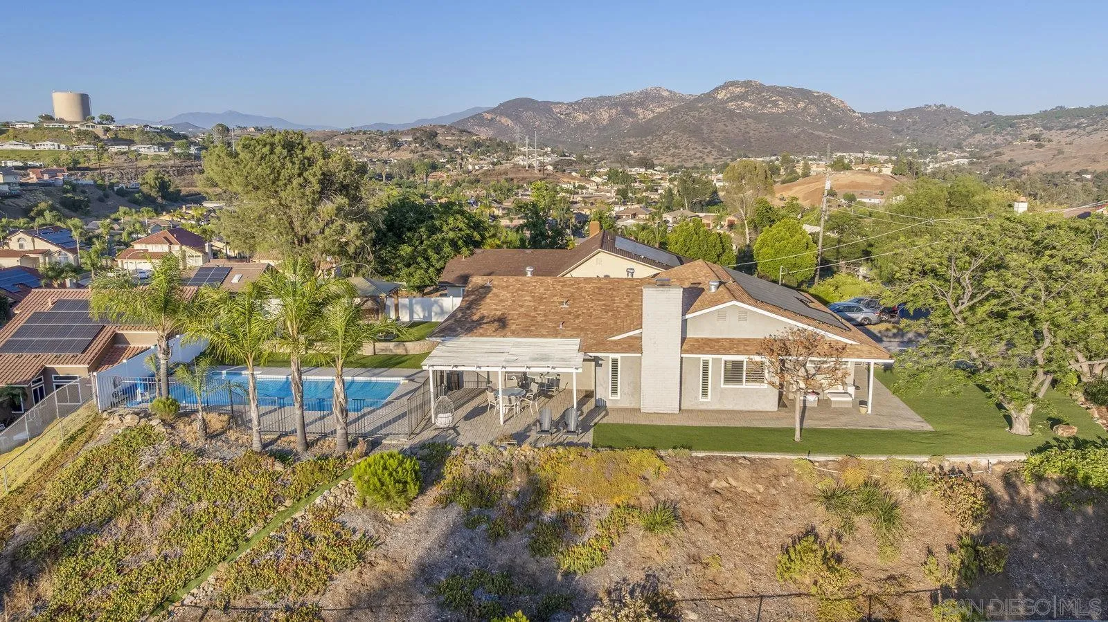 https://cdn.realtyfeed.com/cdn/127/250032995/17b6fbaf243fd5df040fcaa8c0dd726b.webp