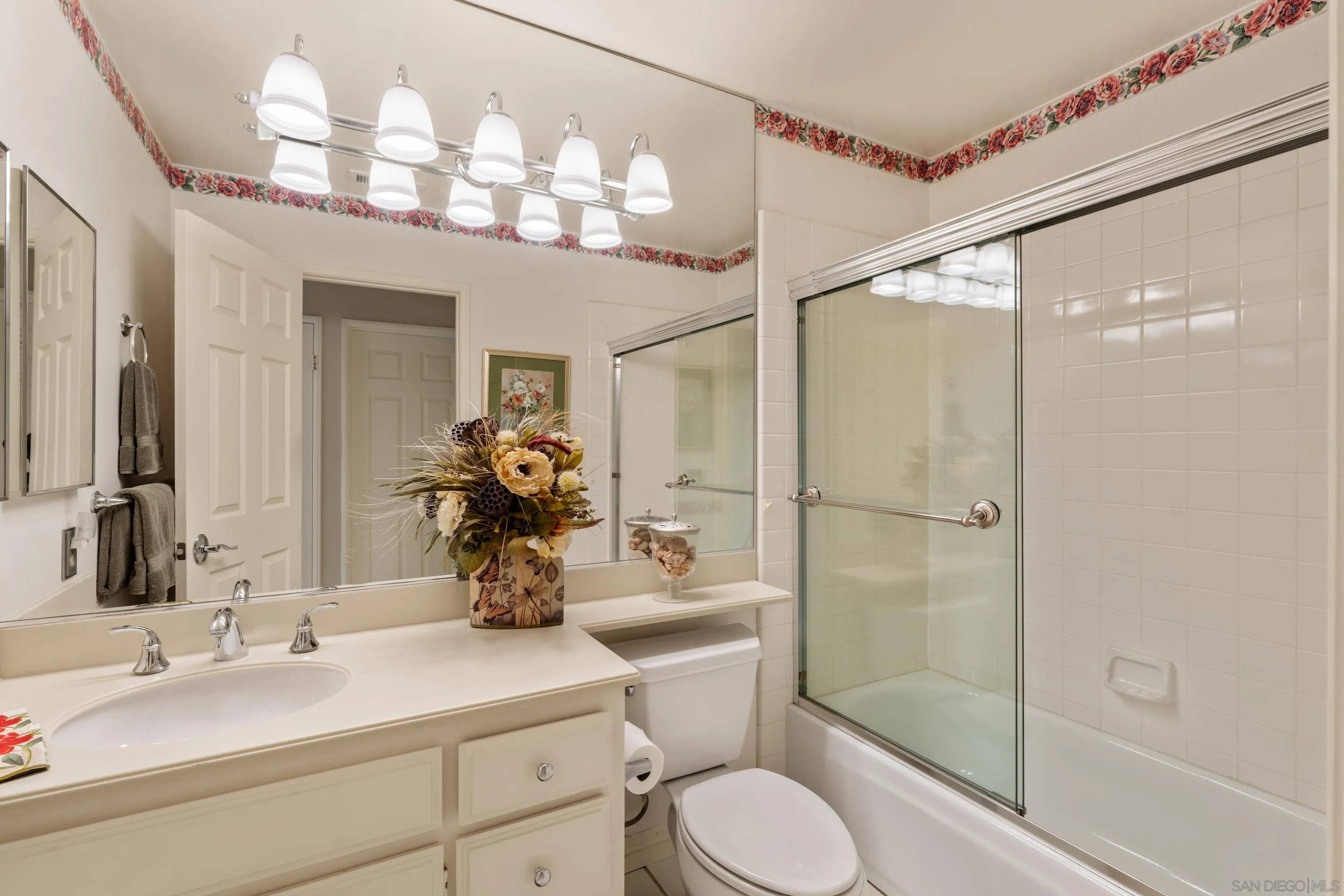 https://cdn.realtyfeed.com/cdn/127/250033016/07bf5479d756b49149938c40d50c4a5f.webp