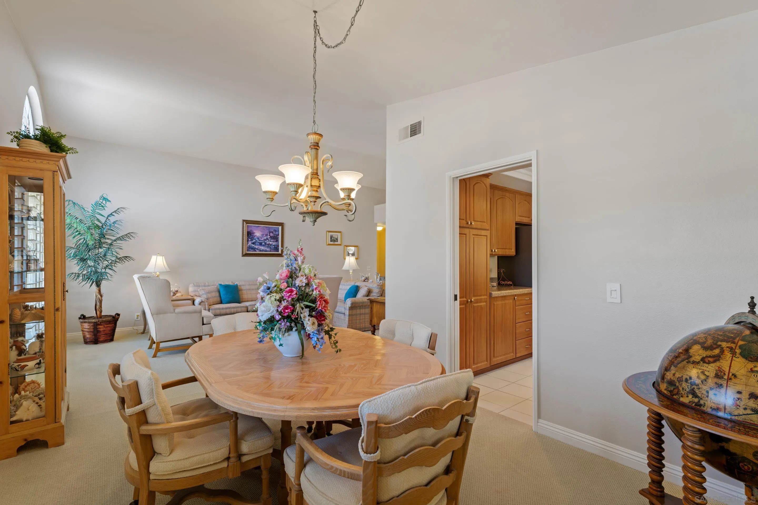 https://cdn.realtyfeed.com/cdn/127/250033016/812c6d27b9a8fc072d06015458ba3b3b.webp